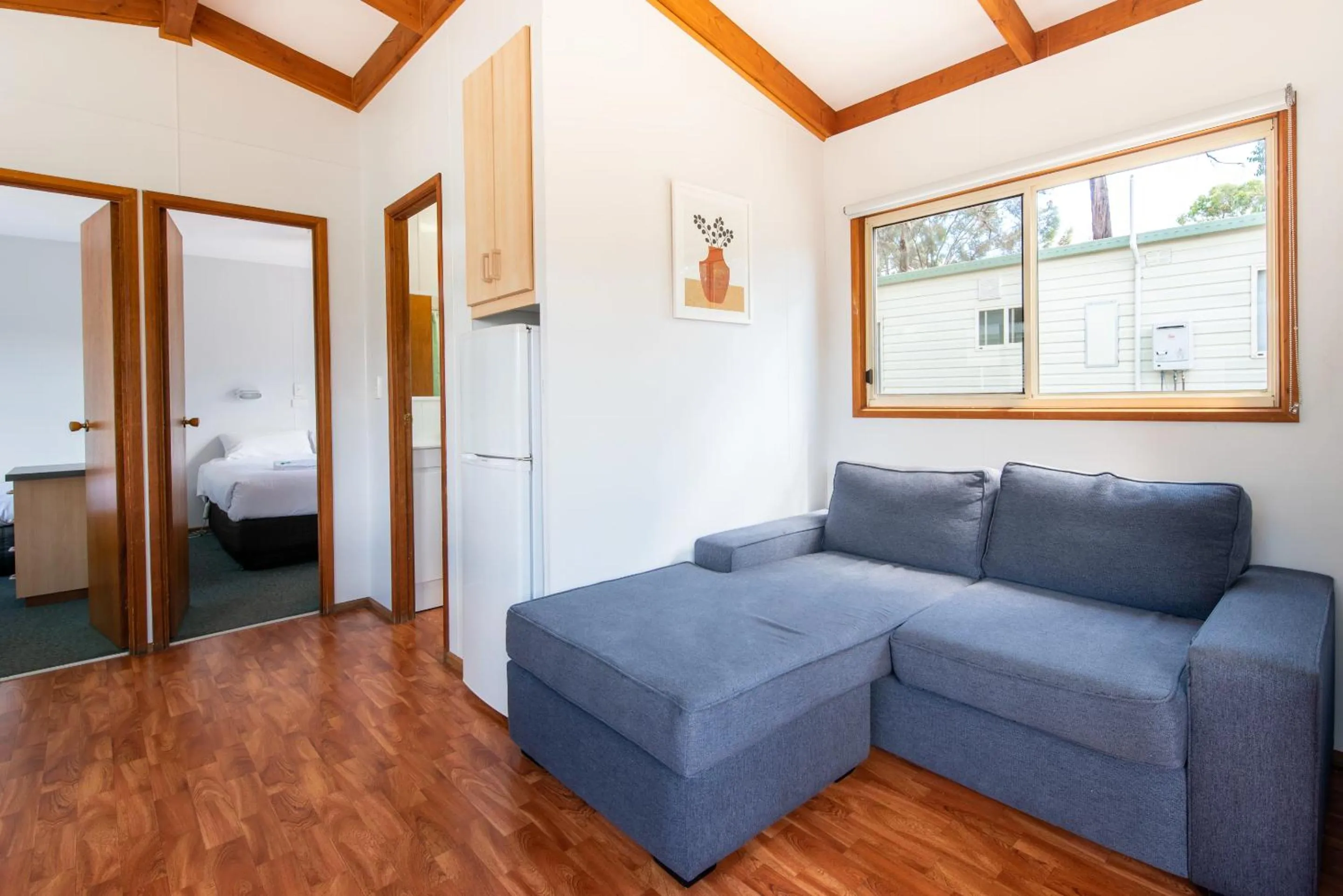 Living room, Bed in Echo Holiday Parks - Naracoorte