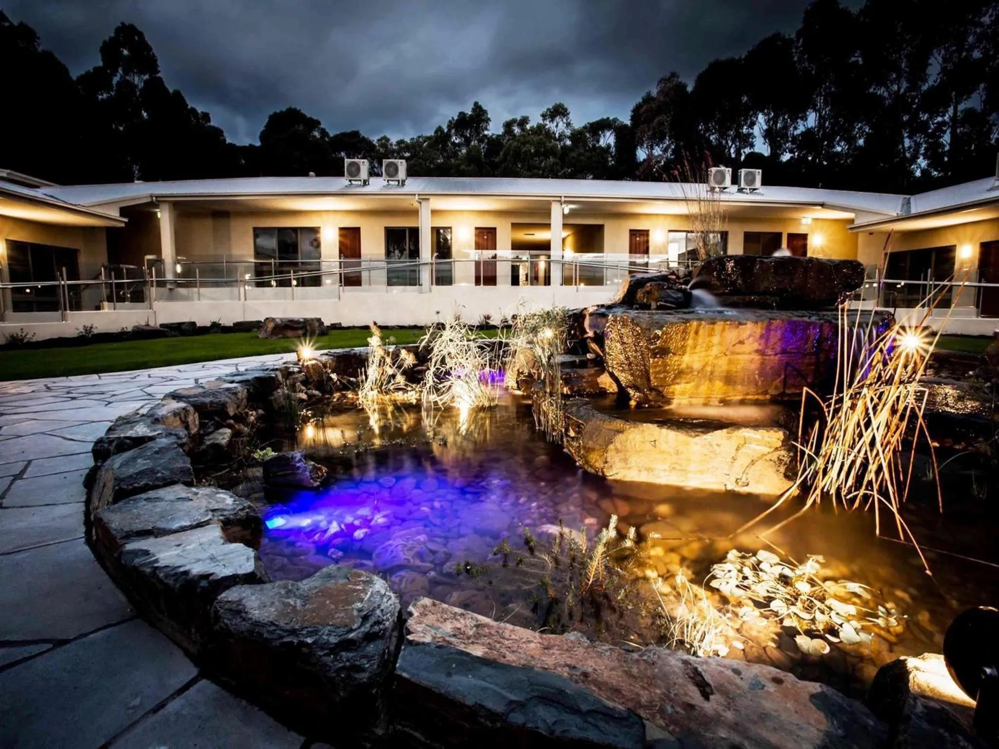 Facade/entrance in Foothills