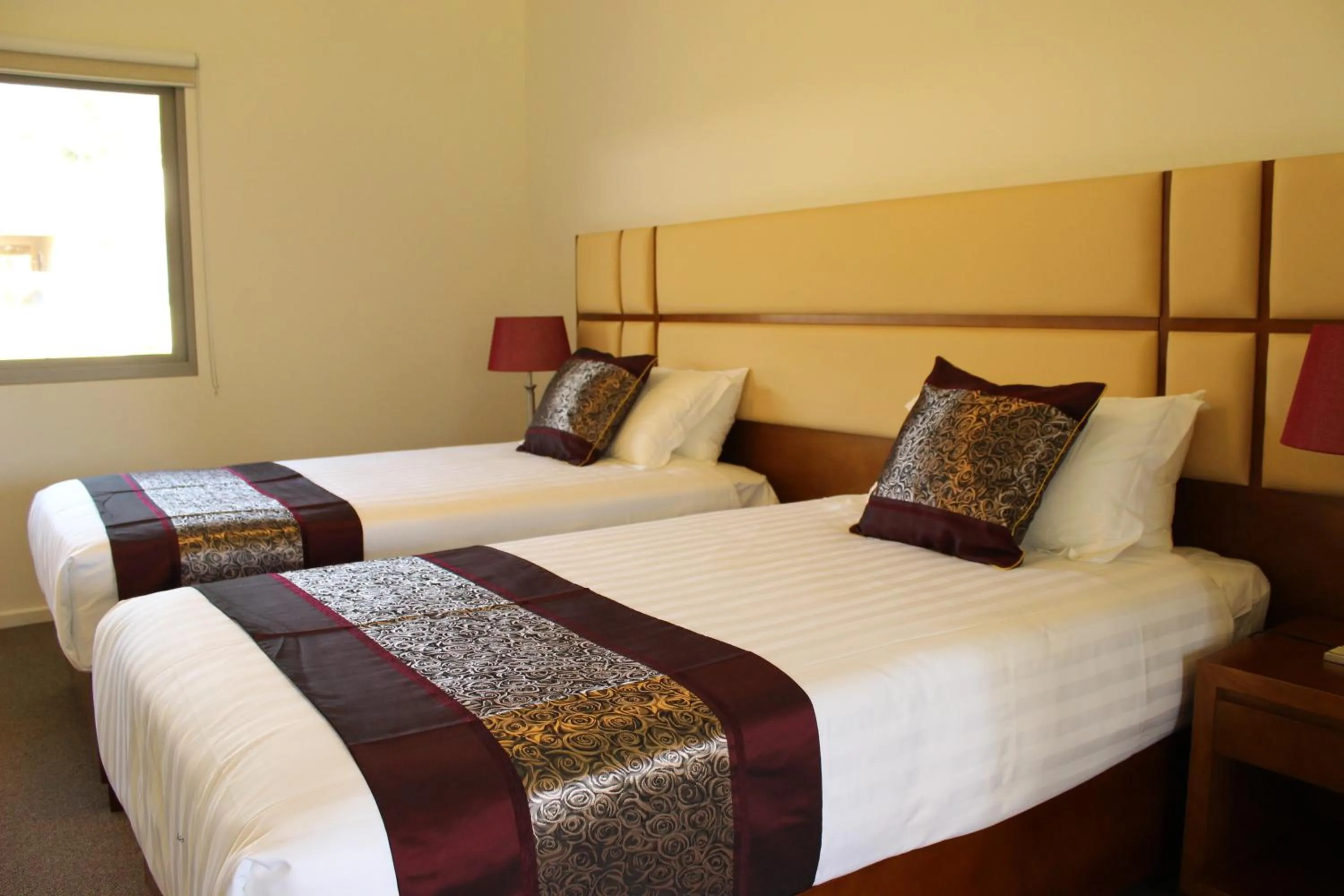 Bedroom, Bed in Foothills