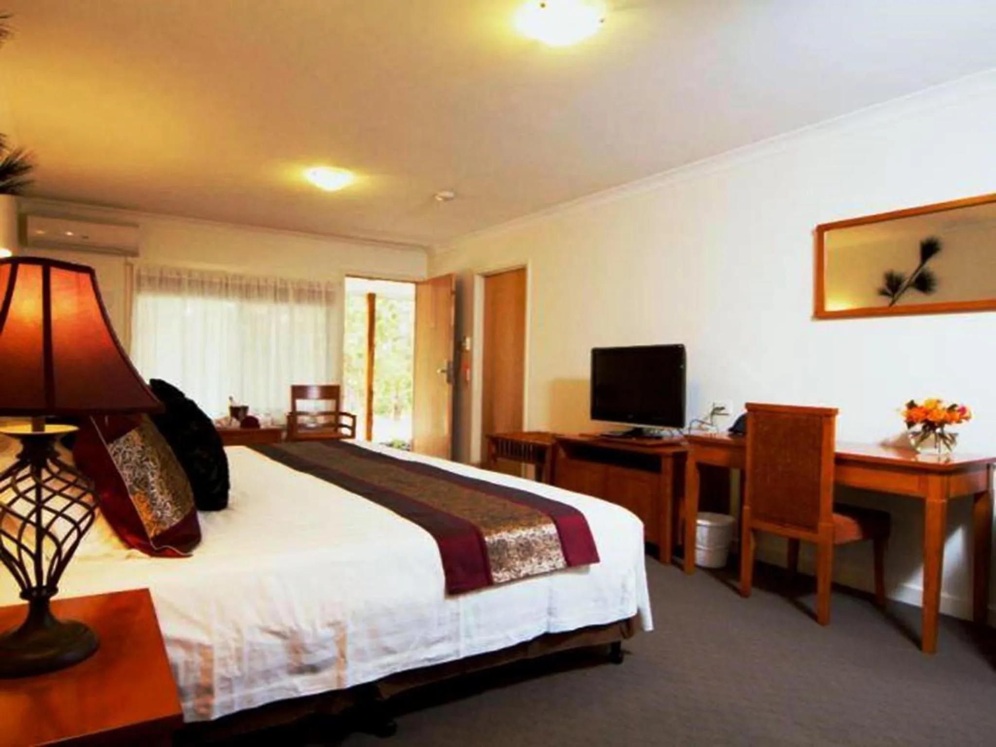 Bedroom, Bed in Foothills