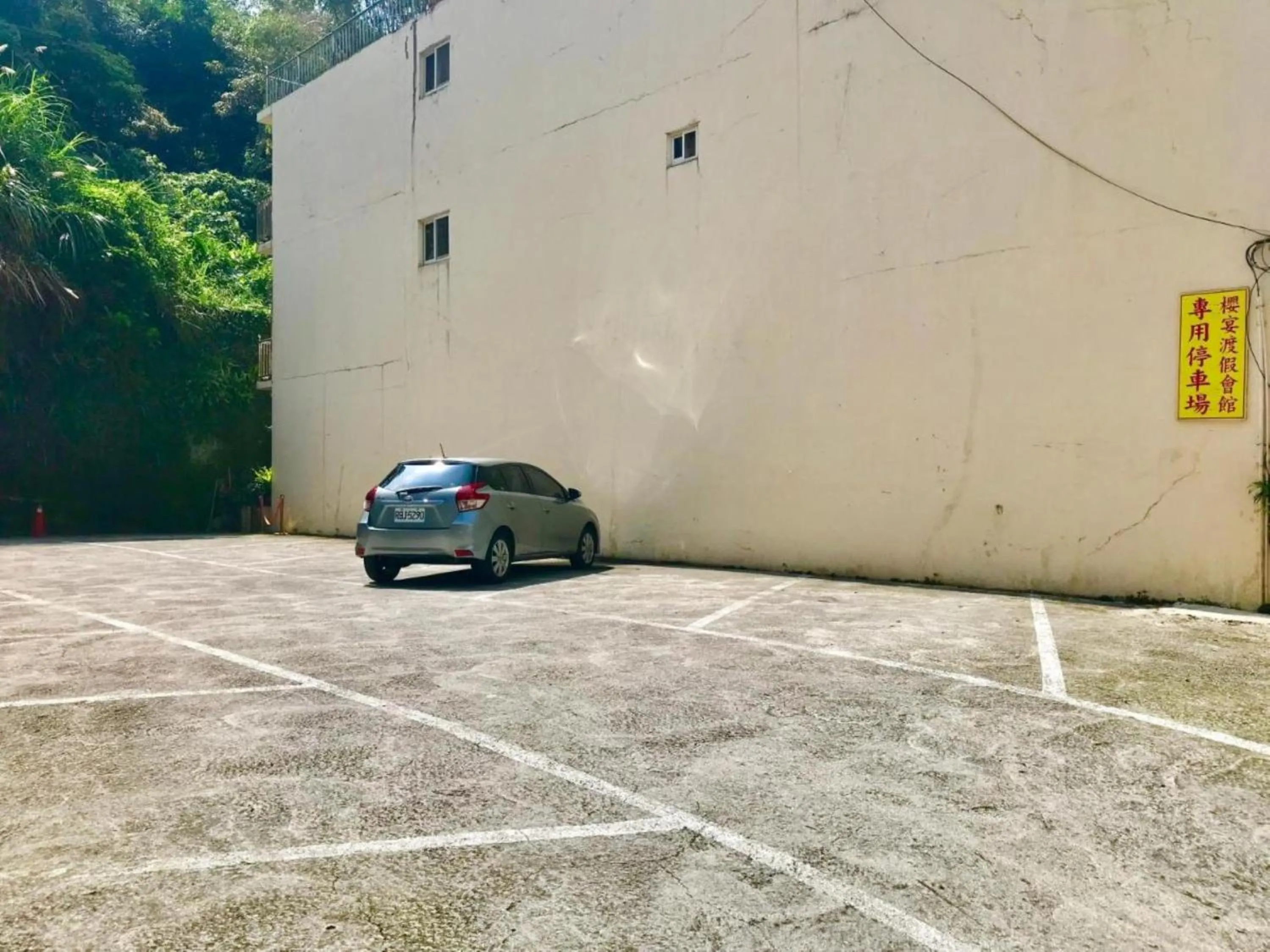 Parking in Cherry Feast Resort