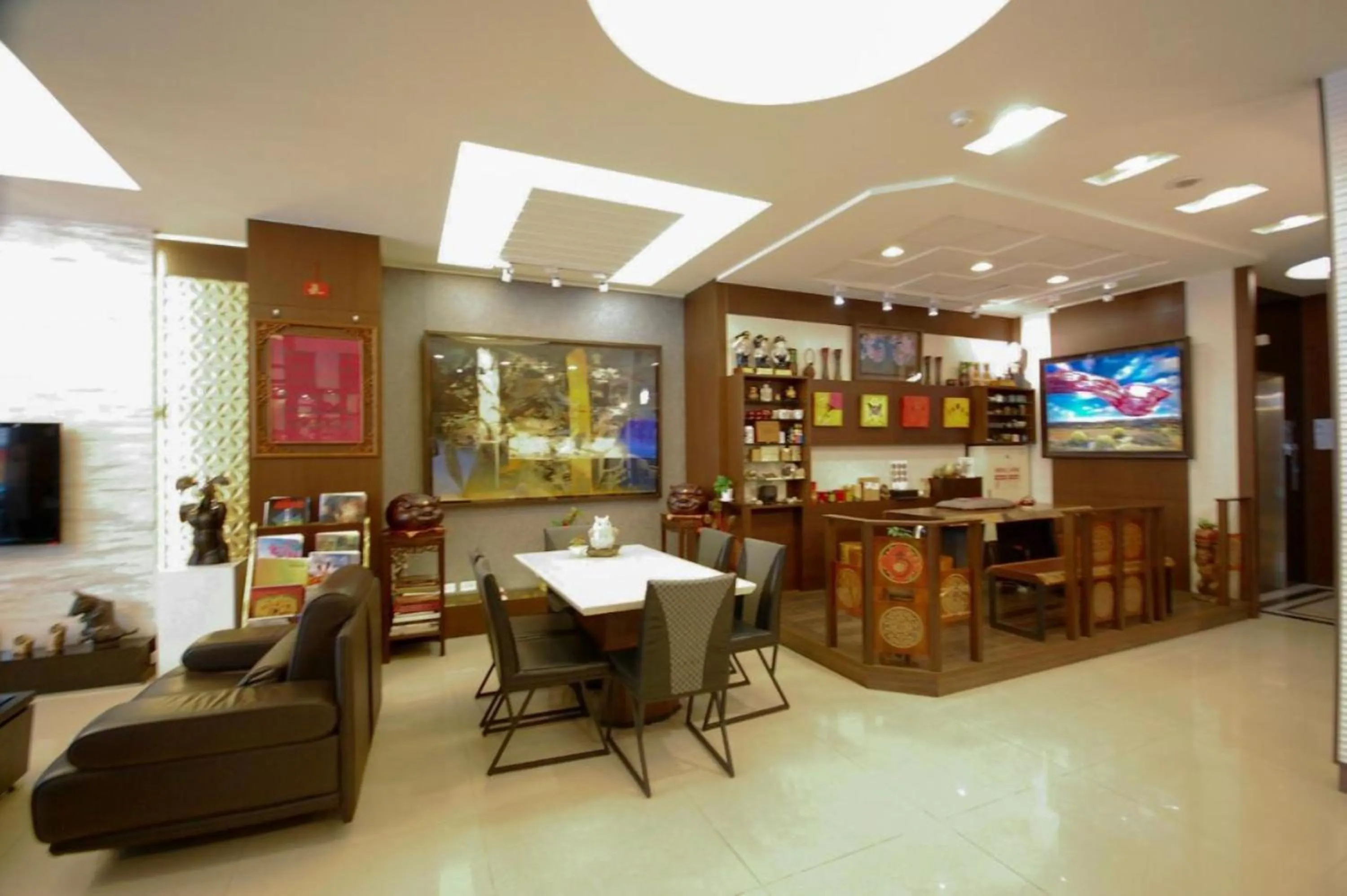 Communal lounge/ TV room in Cherry Feast Resort