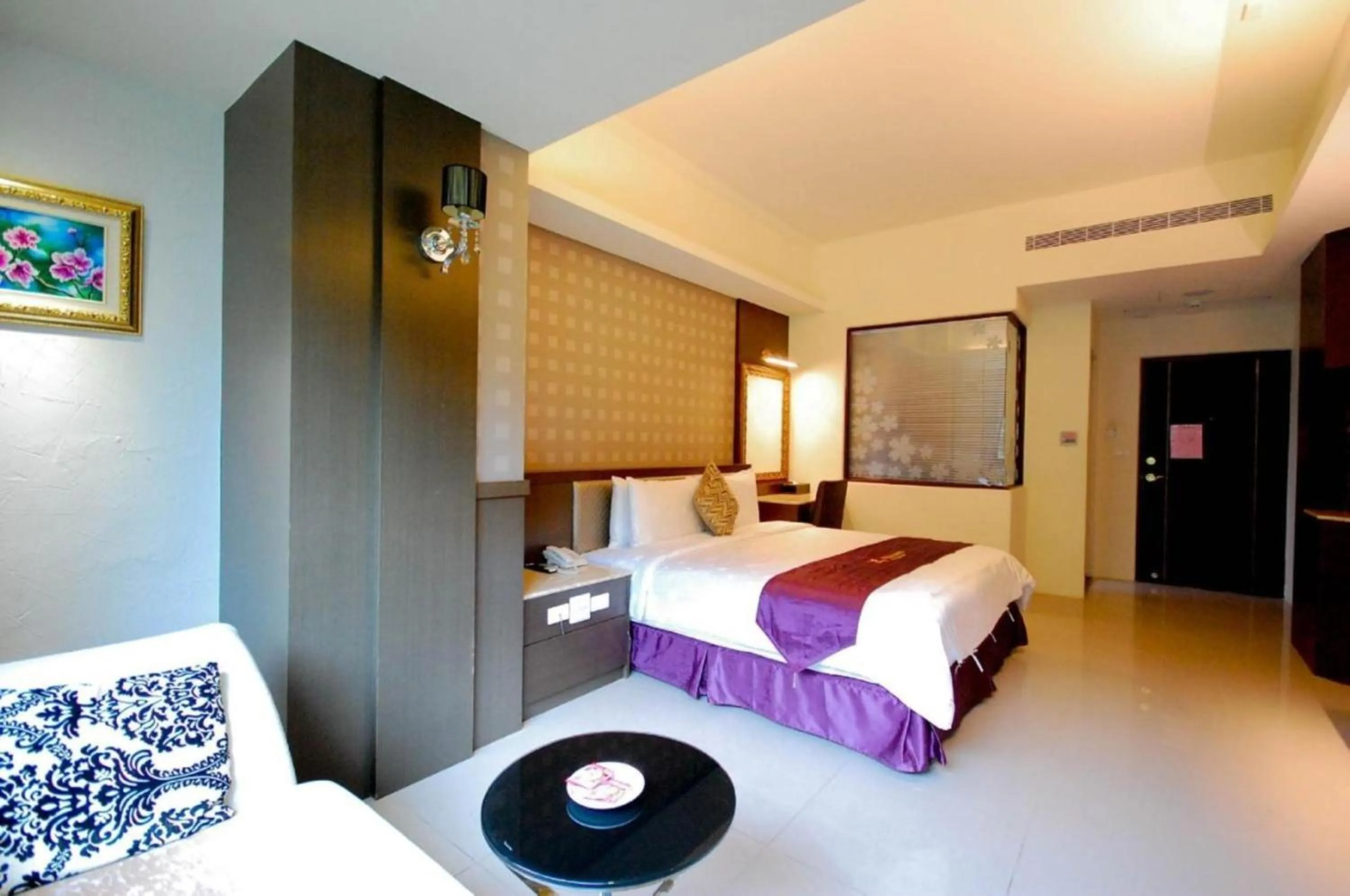 Photo of the whole room, Bed in Cherry Feast Resort