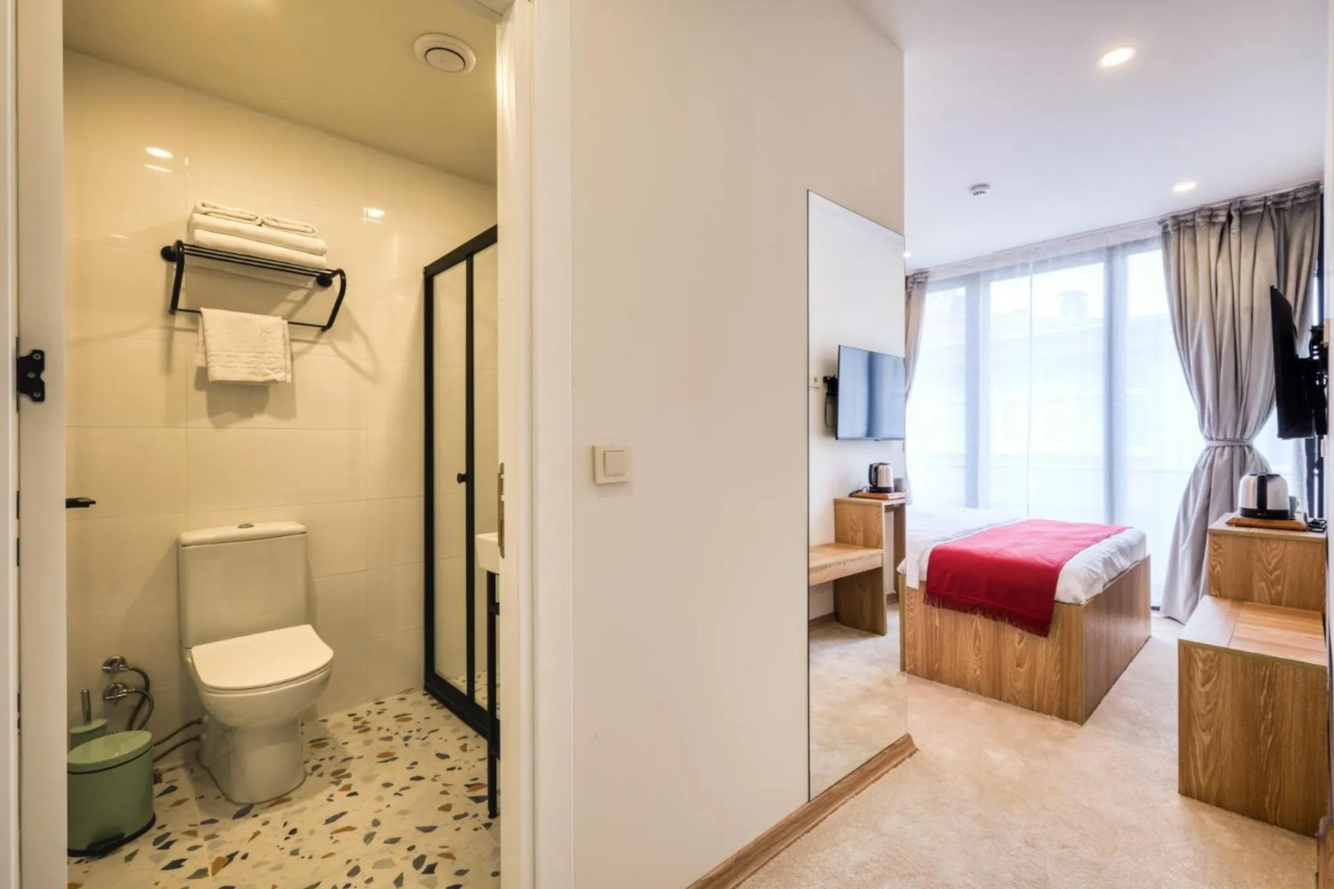 Toilet in Elephant In The Room