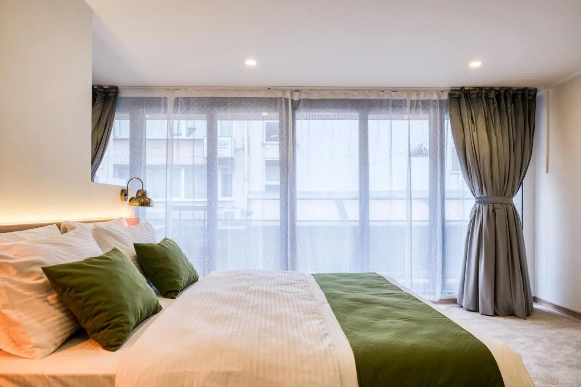 Bed in Elephant In The Room Bed in Elephant In The Room