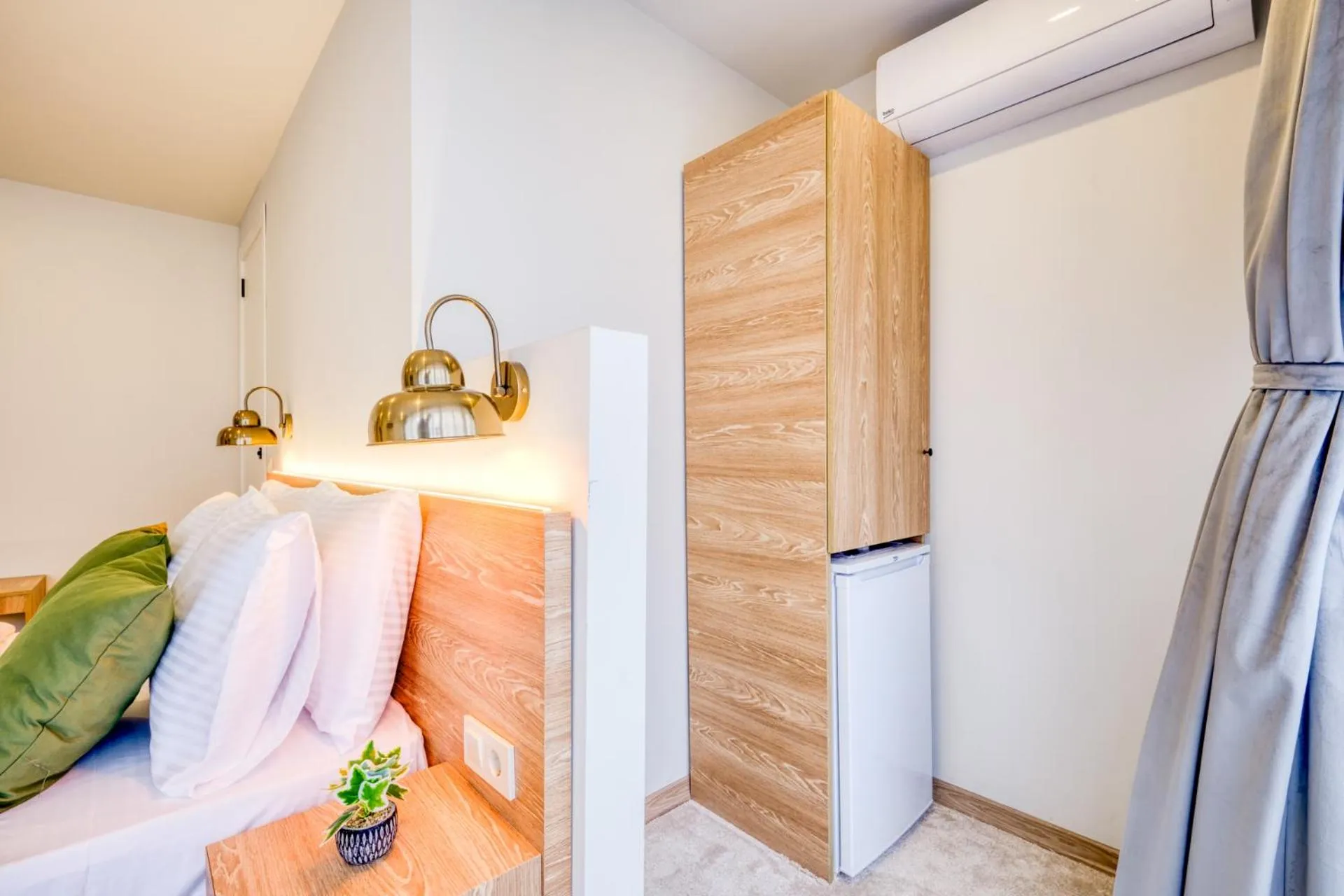 Bed in Elephant In The Room