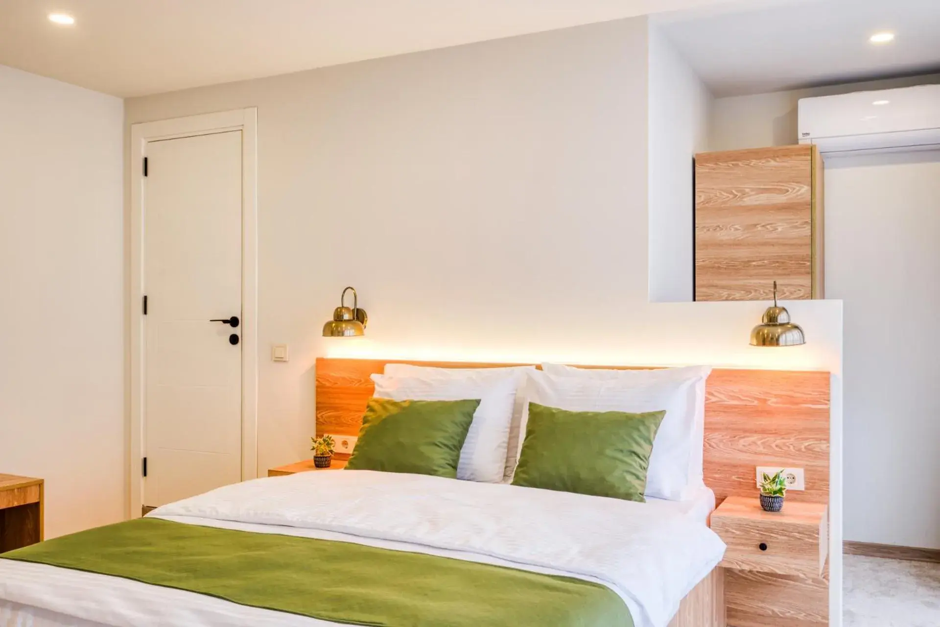 Bed in Elephant In The Room Bed in Elephant In The Room