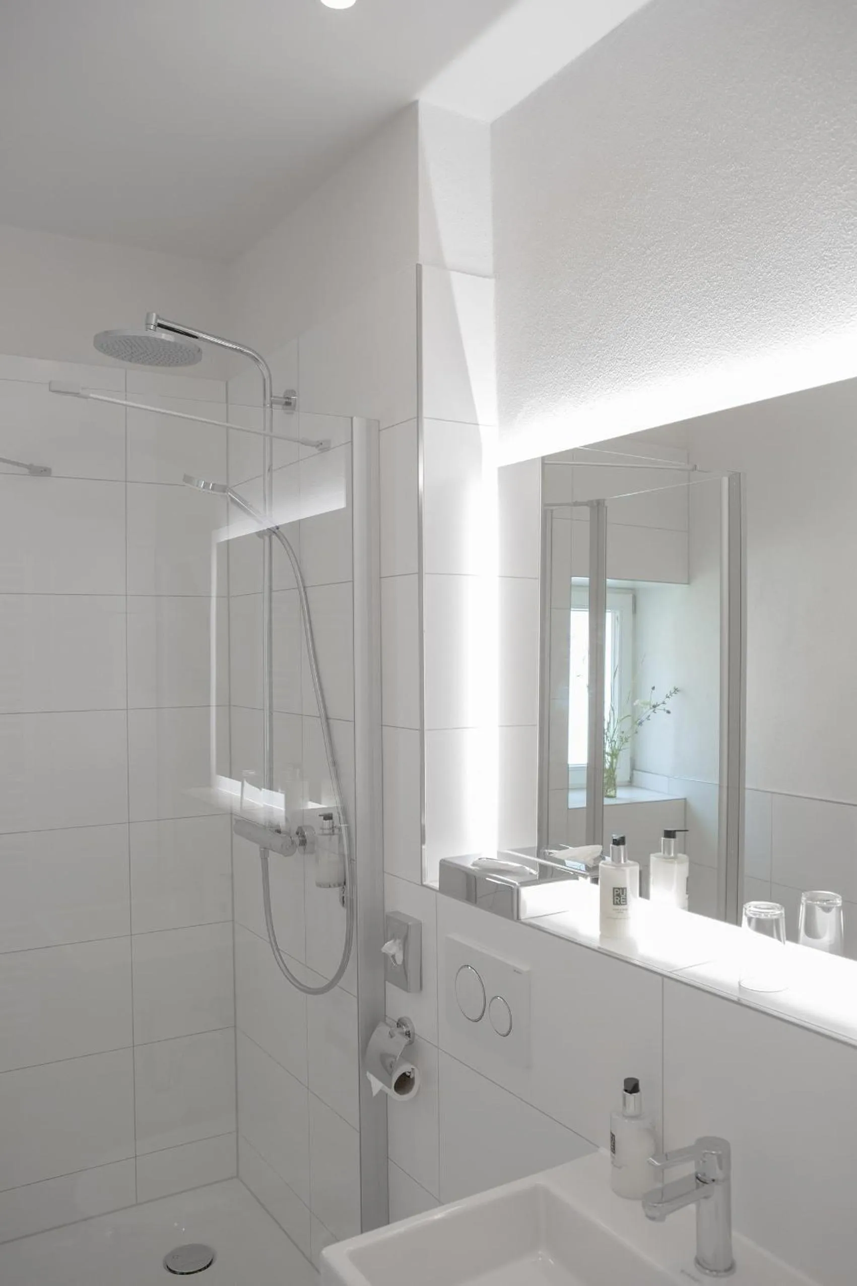 Shower in Hotel Kredell