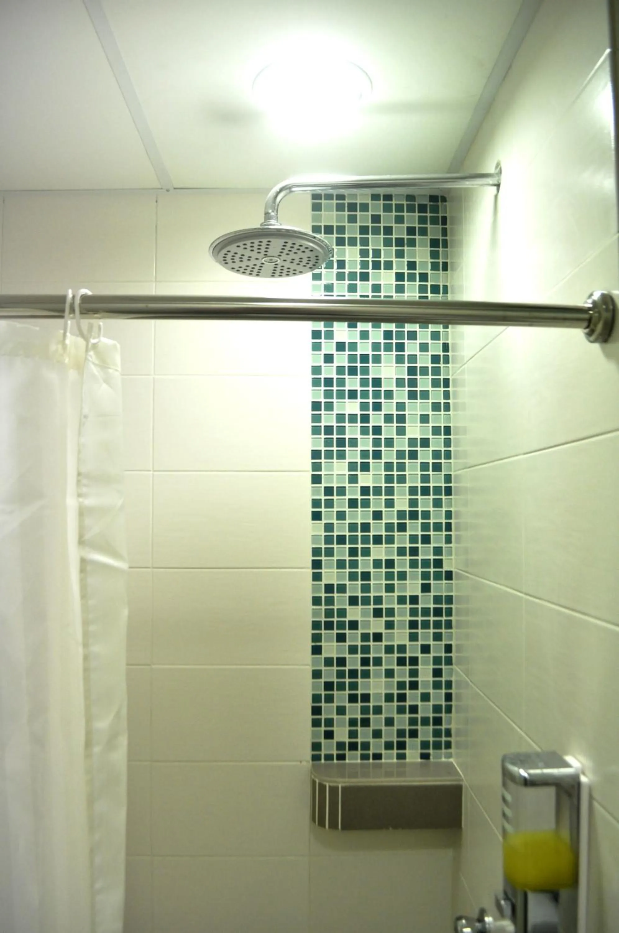 Shower in YY48 Hotel 2 Mins Walk From Masjid Jamek LRT Station