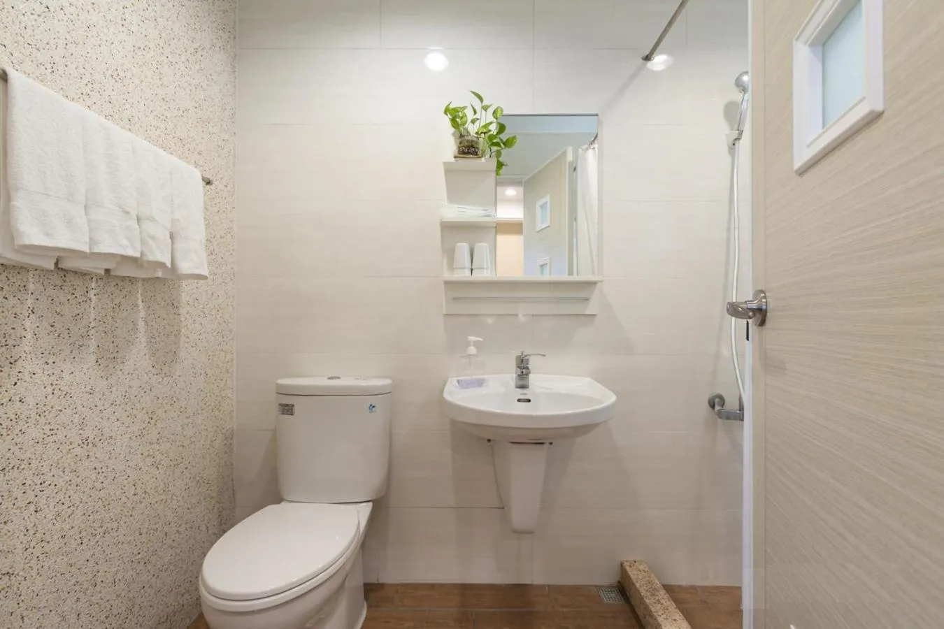 Shower in Sommer 19 B&B