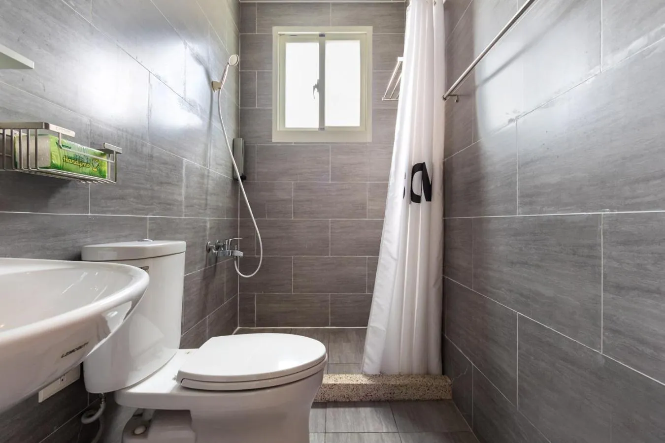 Shower in Sommer 19 B&B