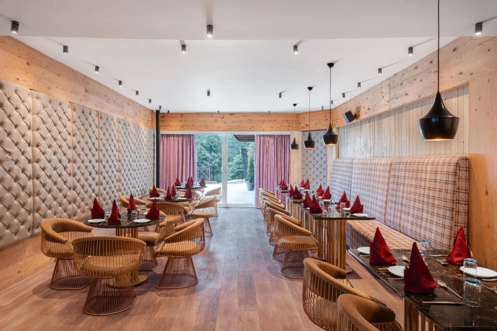 Restaurant/places to eat in Kufri Heritage Resort & Spa