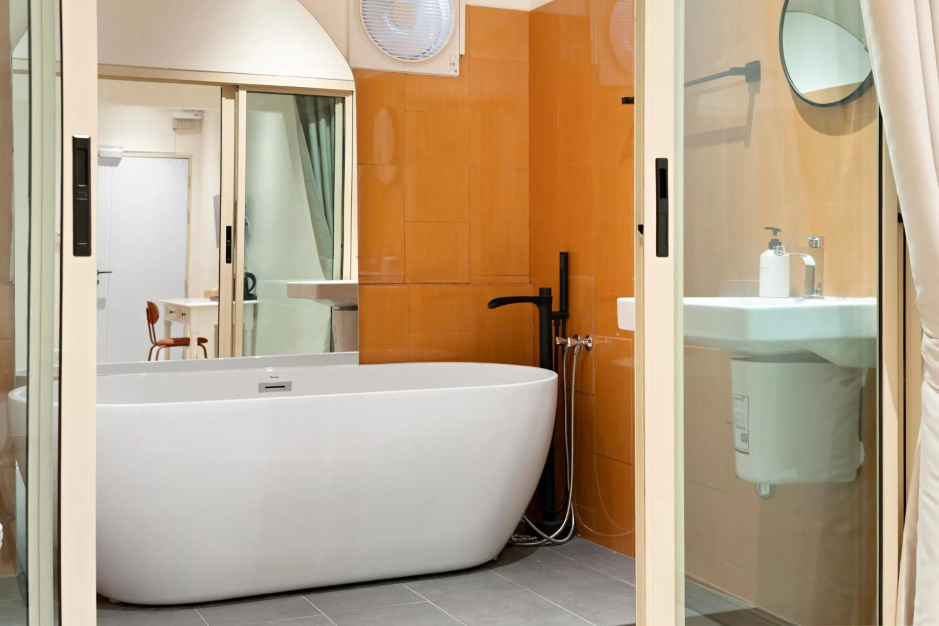 Bathroom in Horange Phuket Town