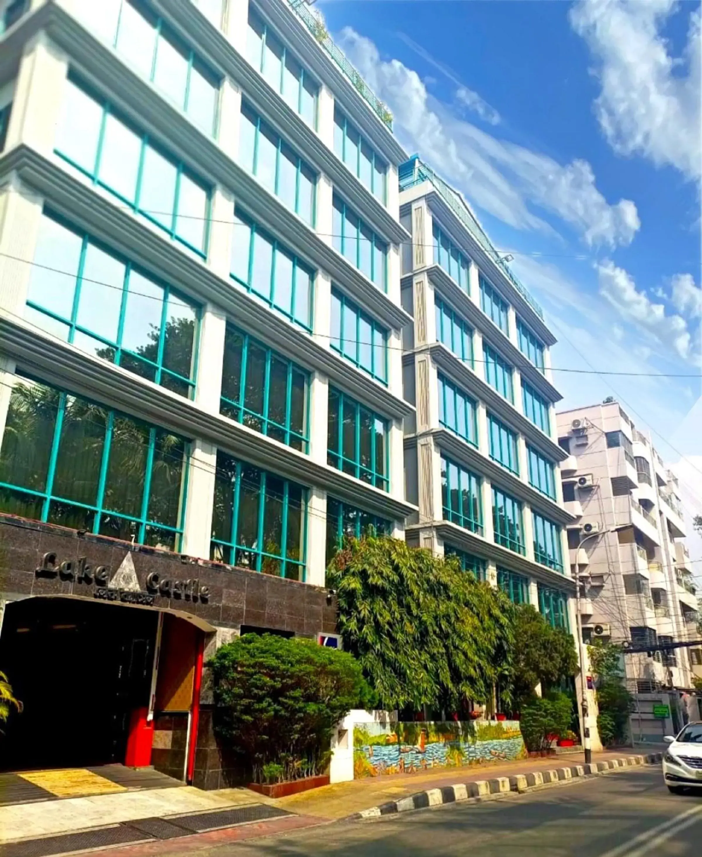 Property building in HOTEL LAKE CASTLE - Parkview Property building in HOTEL LAKE CASTLE - Parkview