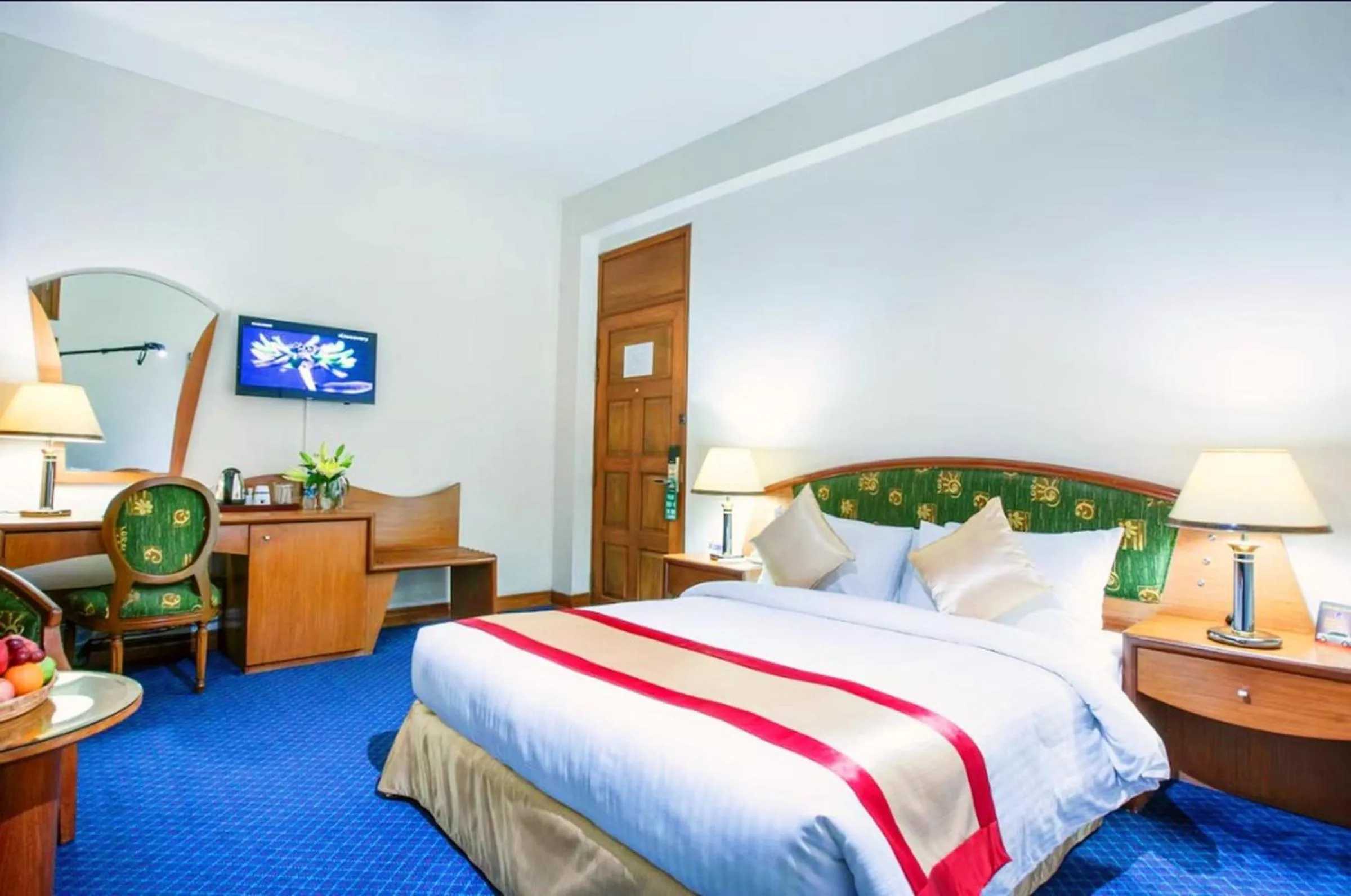 Bed in HOTEL LAKE CASTLE - Parkview