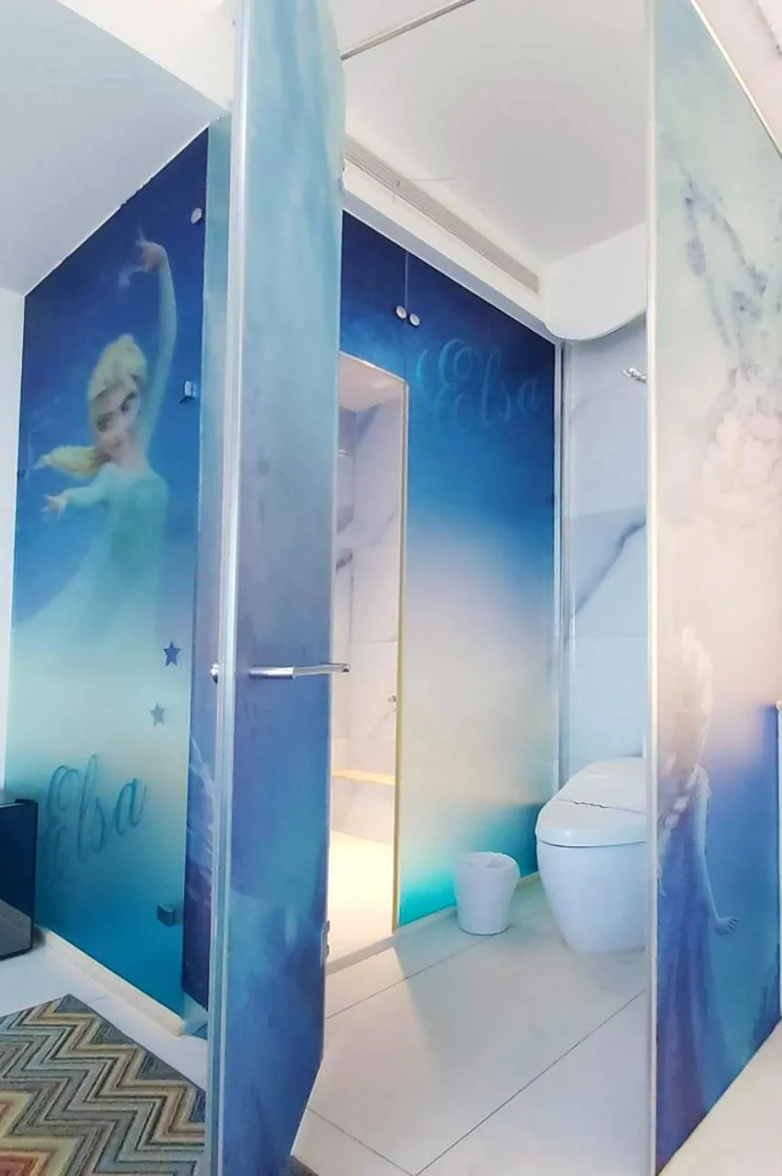Double Room with Private Bathroom in Jane Castle