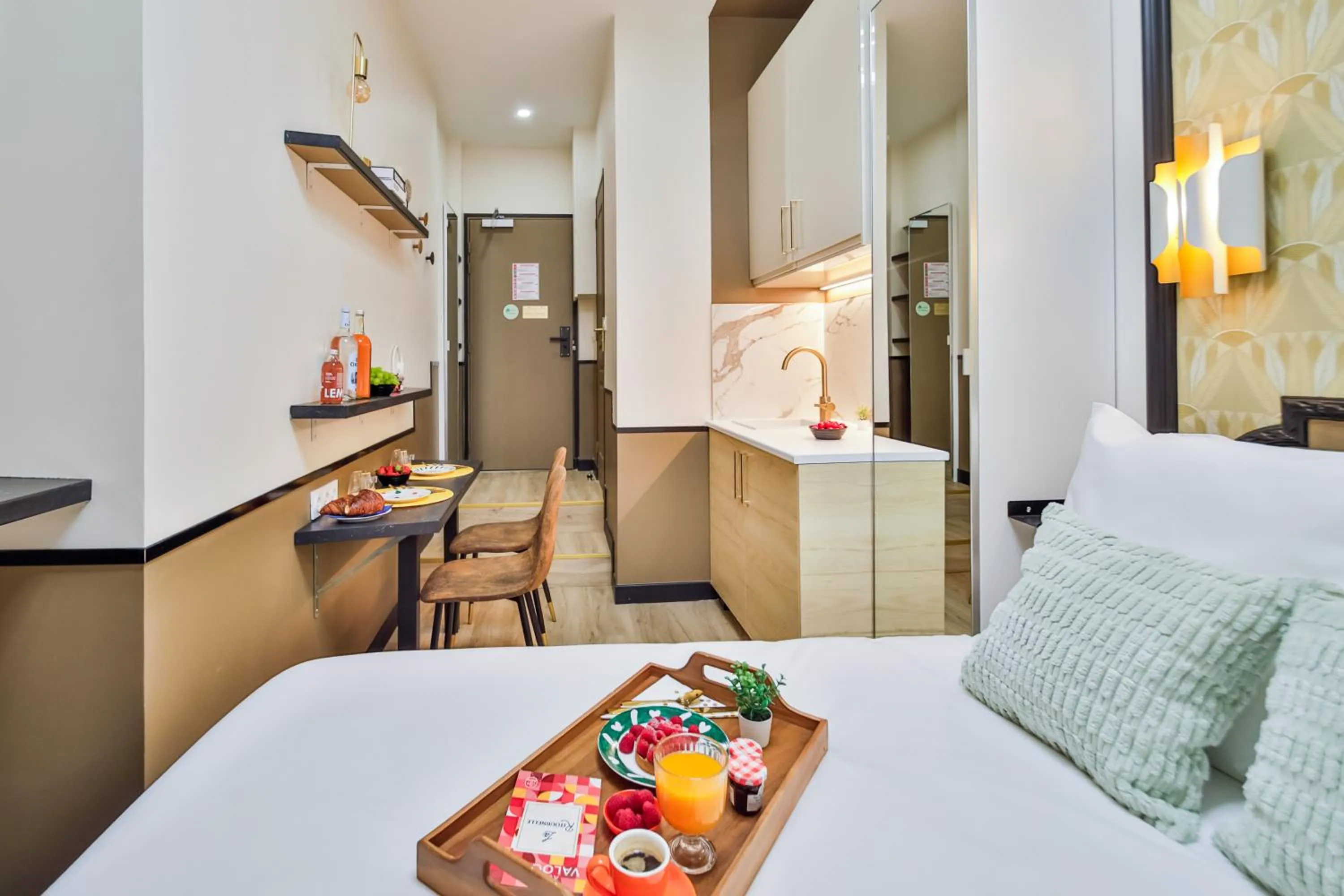 Photo of the whole room, Bed in WS Opéra - Edimbourg