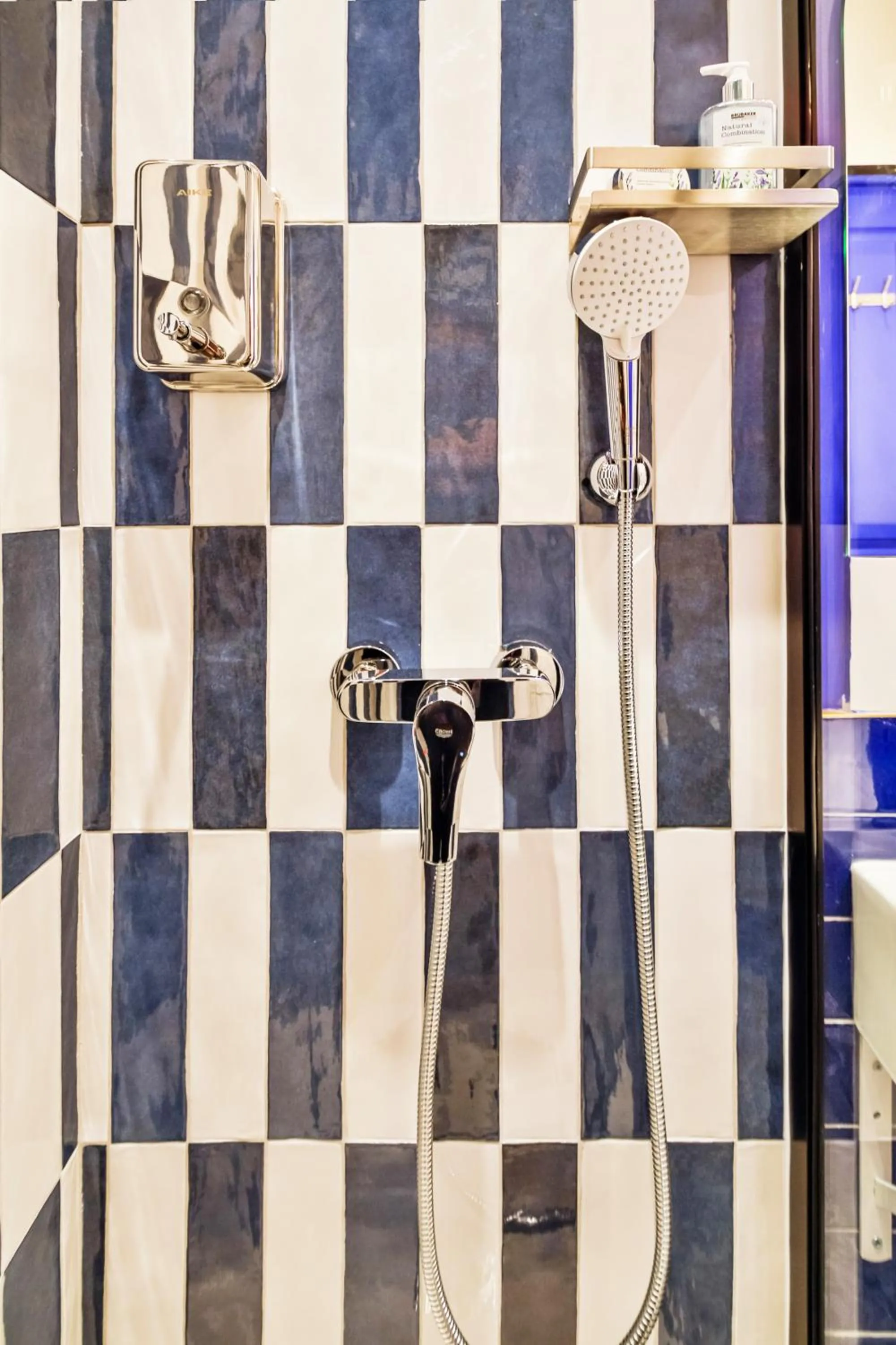 Shower in WS Opéra - Edimbourg