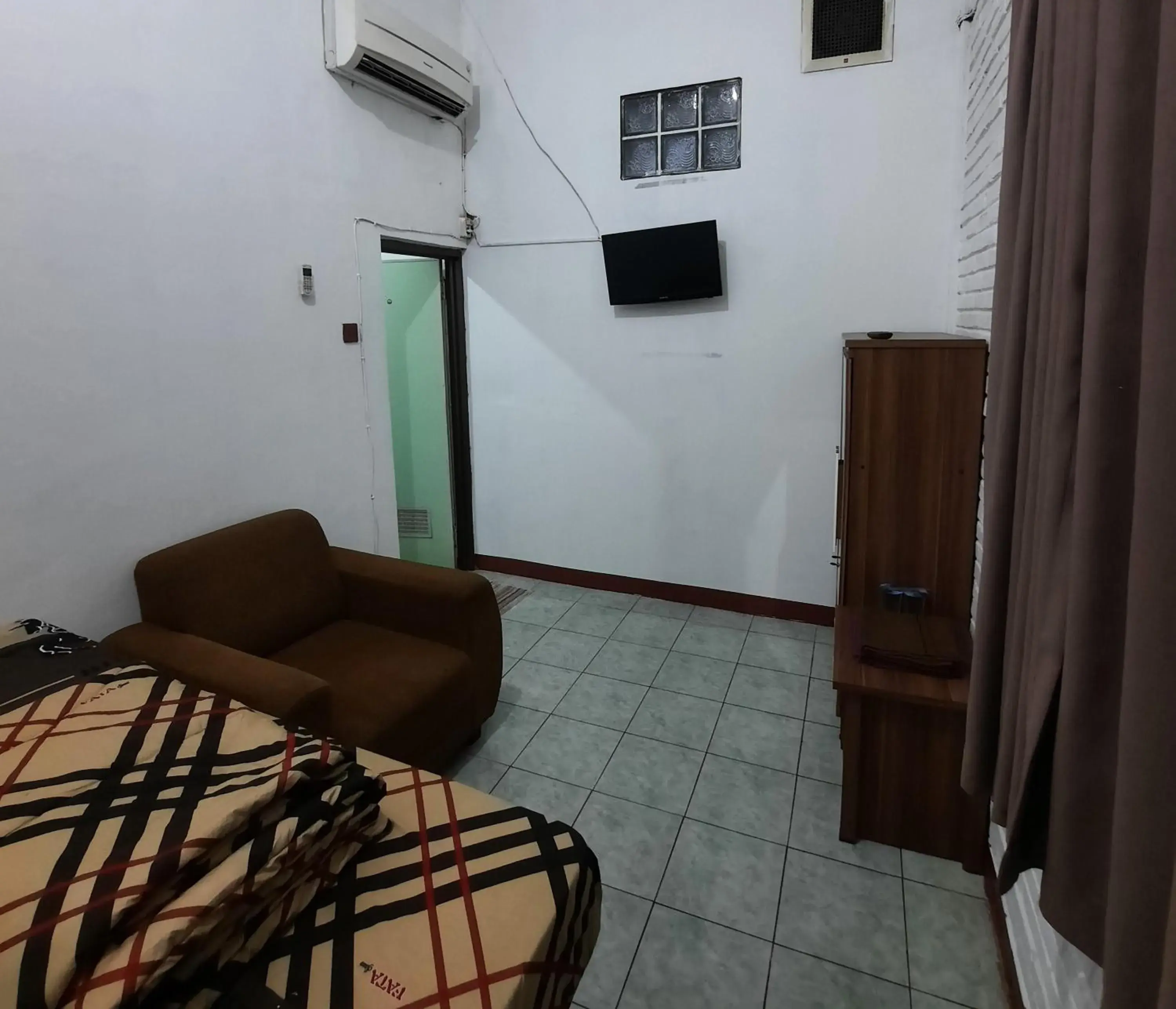 Deluxe Room (2 Adults + 1 Child) in WISMA ACIDALIA SYARIAH Deluxe Room (2 Adults + 1 Child) in WISMA ACIDALIA SYARIAH