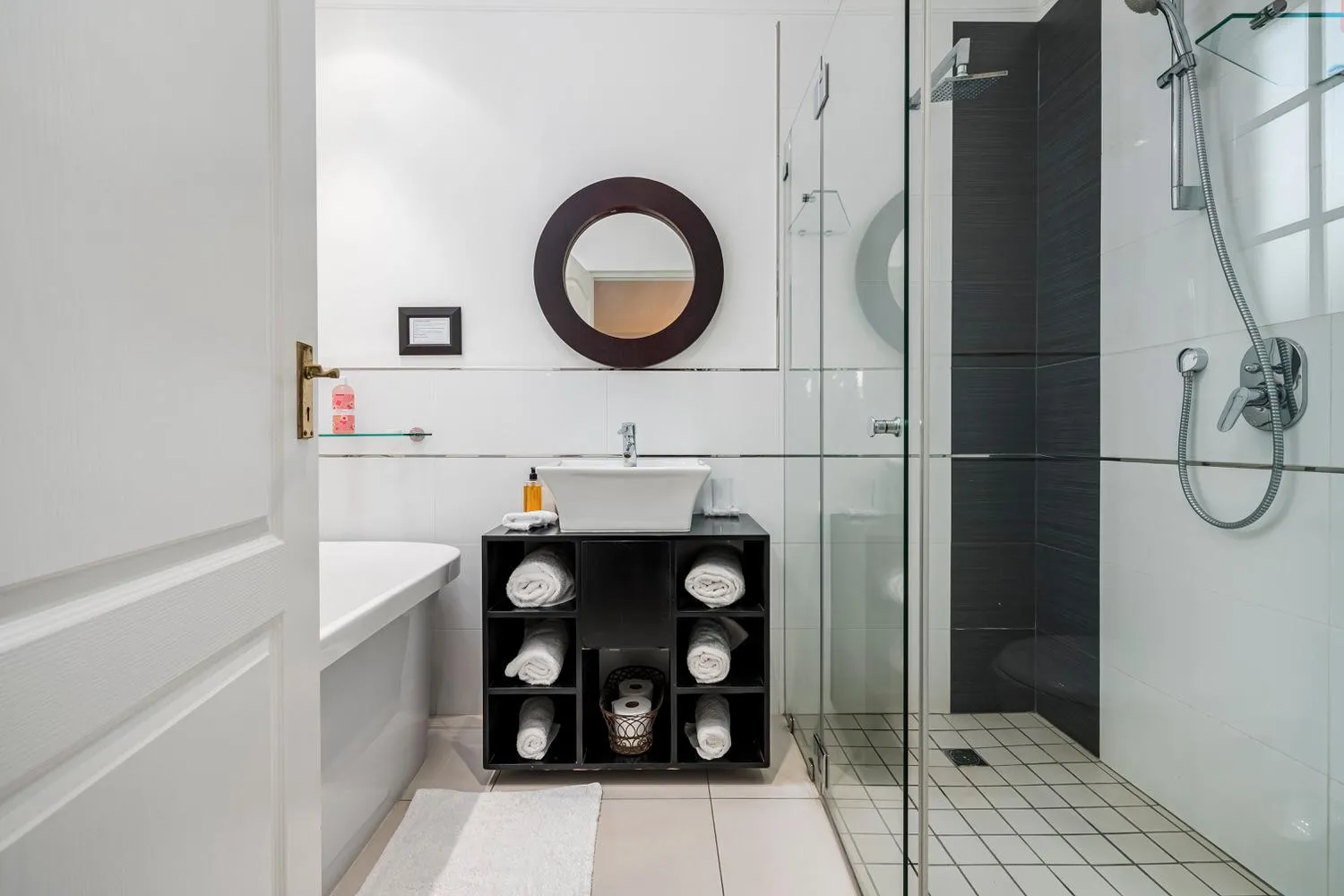 Shower in Millbury Guest House