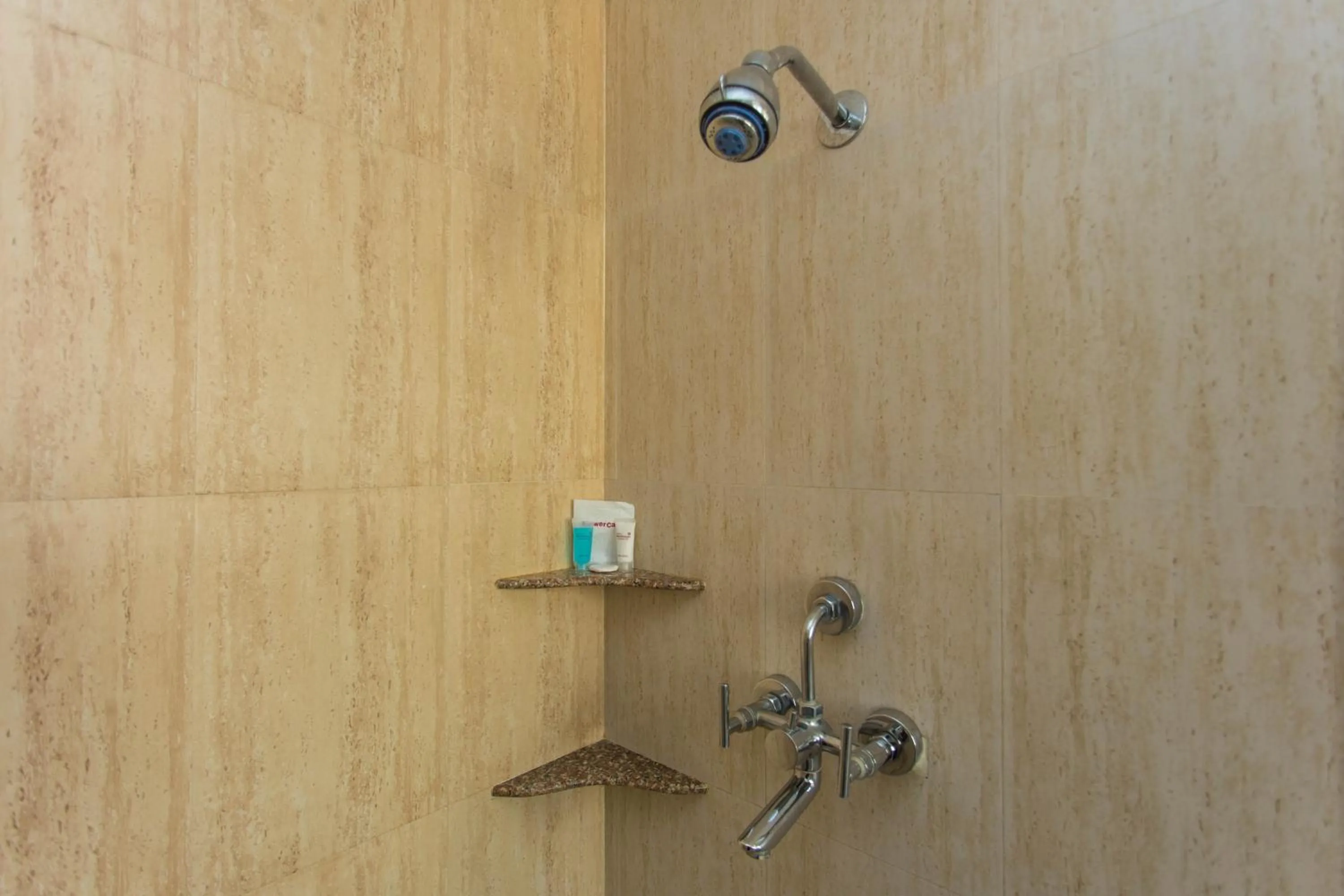 Shower in Hotel Marshyangdi