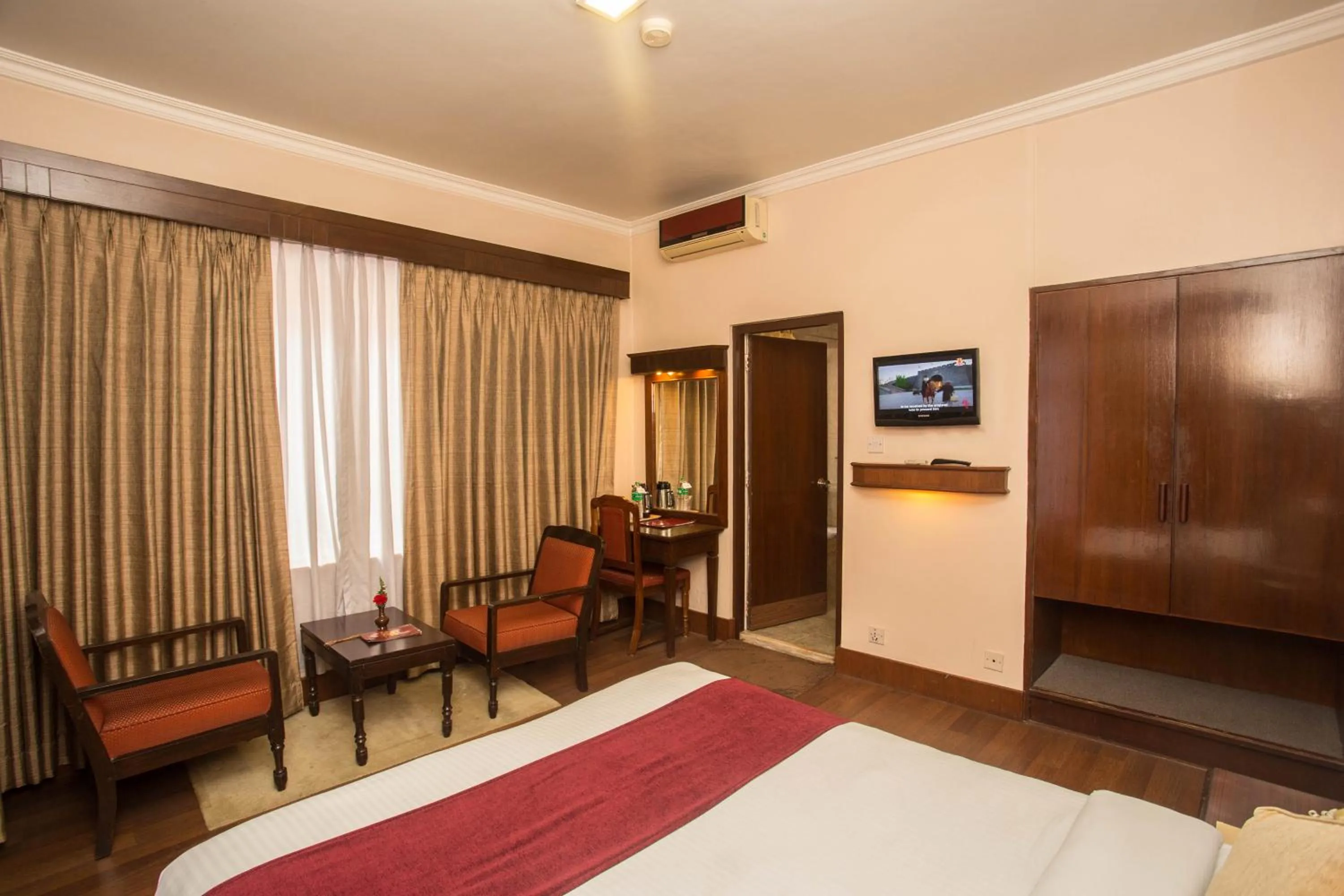 TV and multimedia, Bed in Hotel Marshyangdi