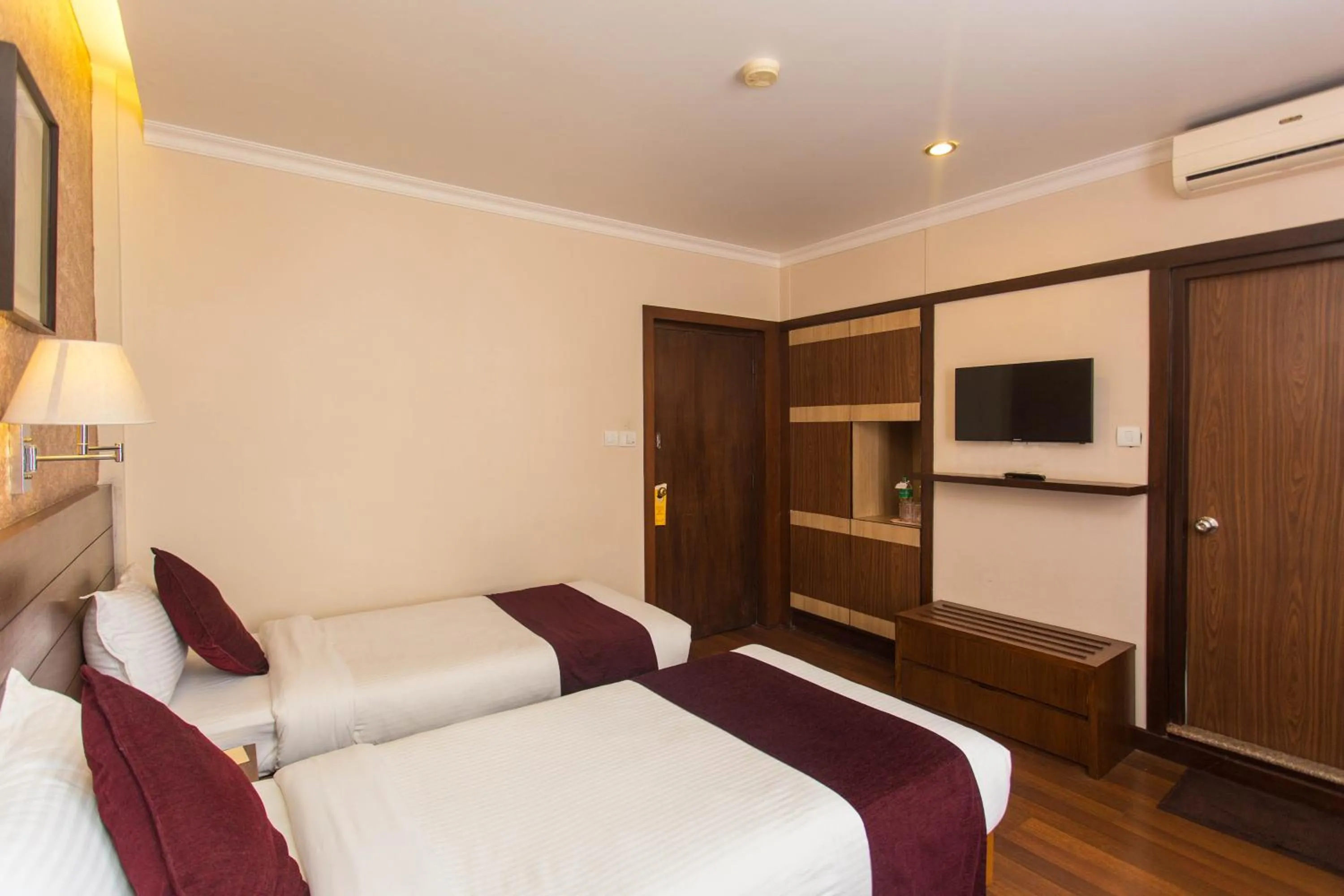 TV and multimedia, Bed in Hotel Marshyangdi