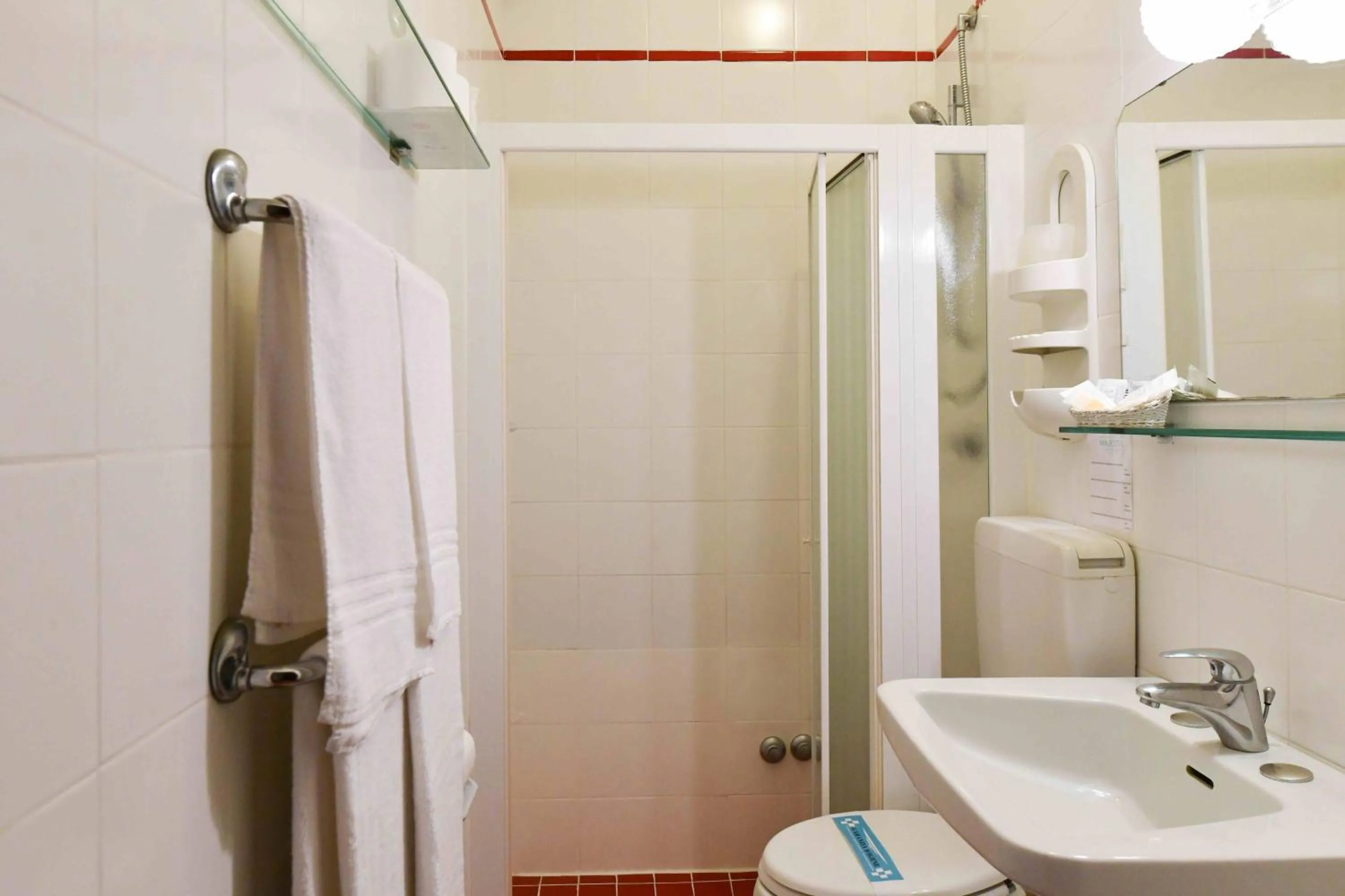 Bathroom in Hotel Majestic