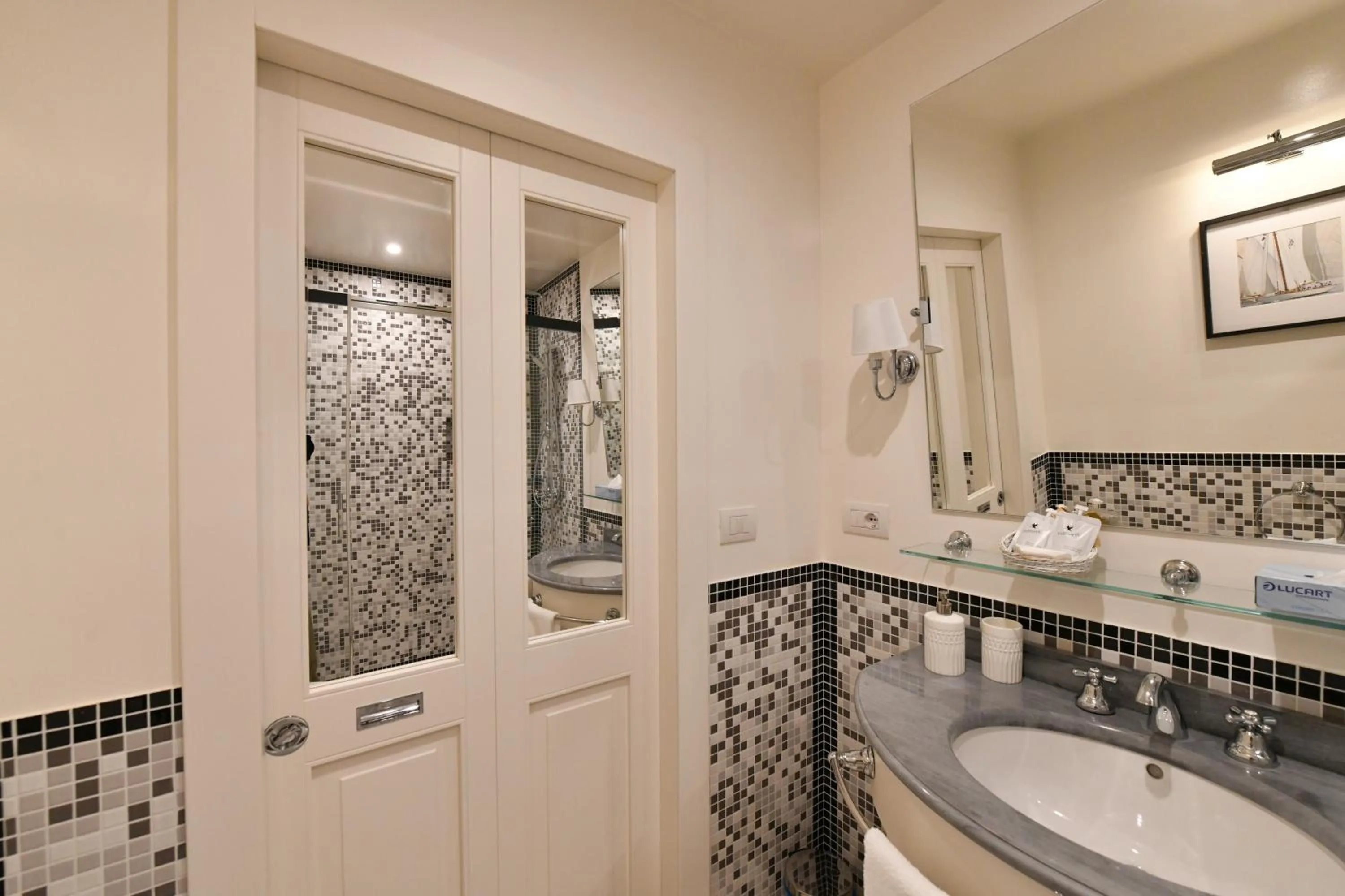 Bathroom in Hotel Majestic