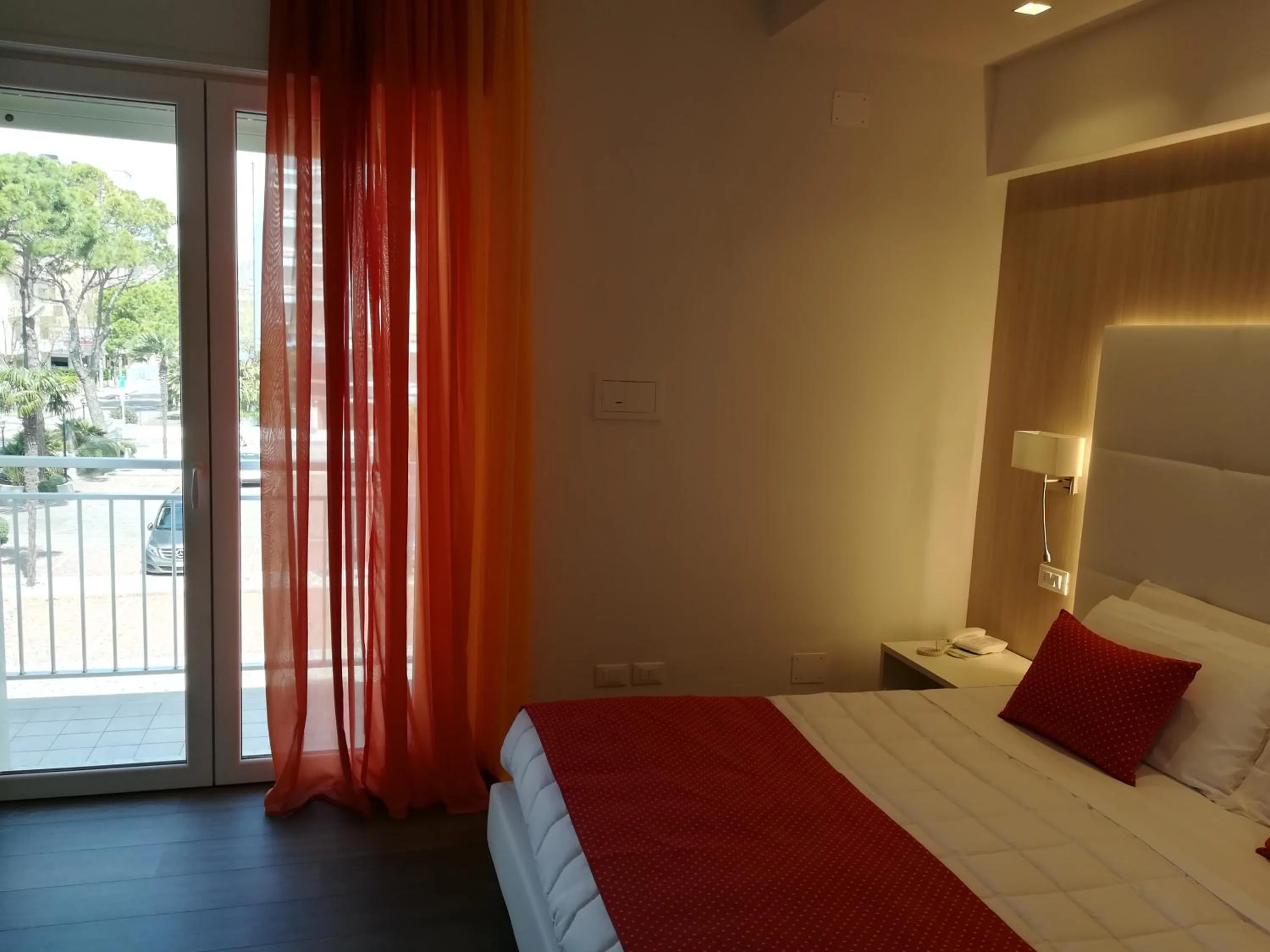 Superior Double or Twin Room with Lateral Sea View in Hotel Majestic