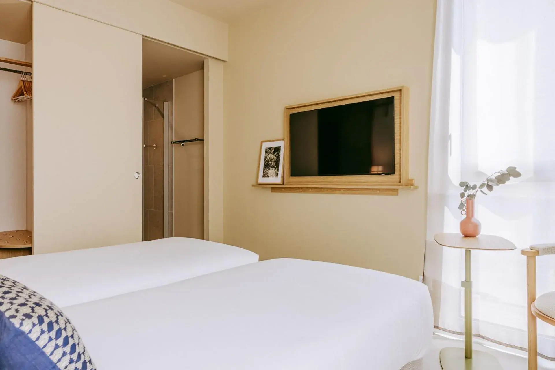 Deluxe Double or Twin Room in Sangha Toulouse Deluxe Double or Twin Room in Sangha Toulouse