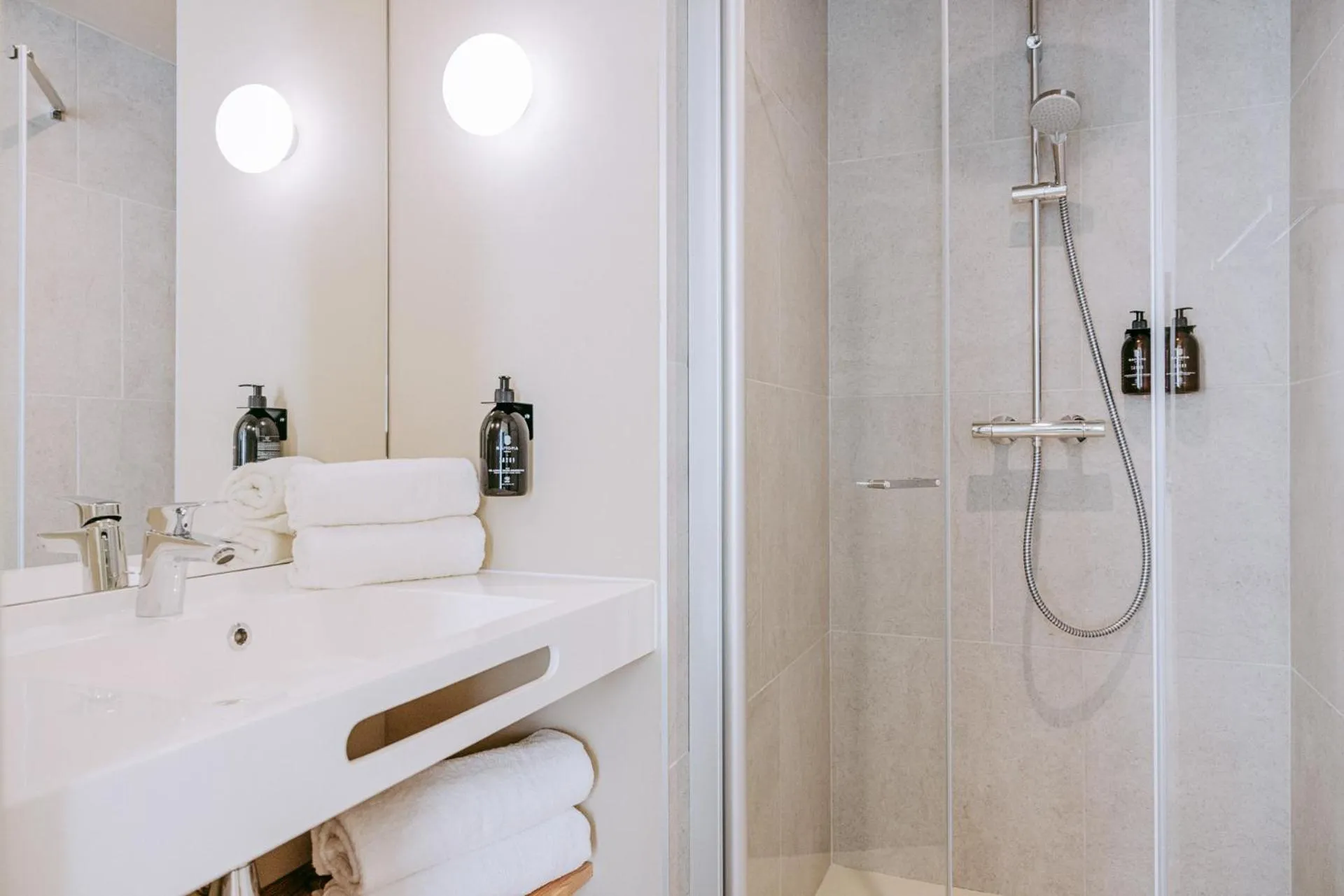 Shower in Sangha Toulouse