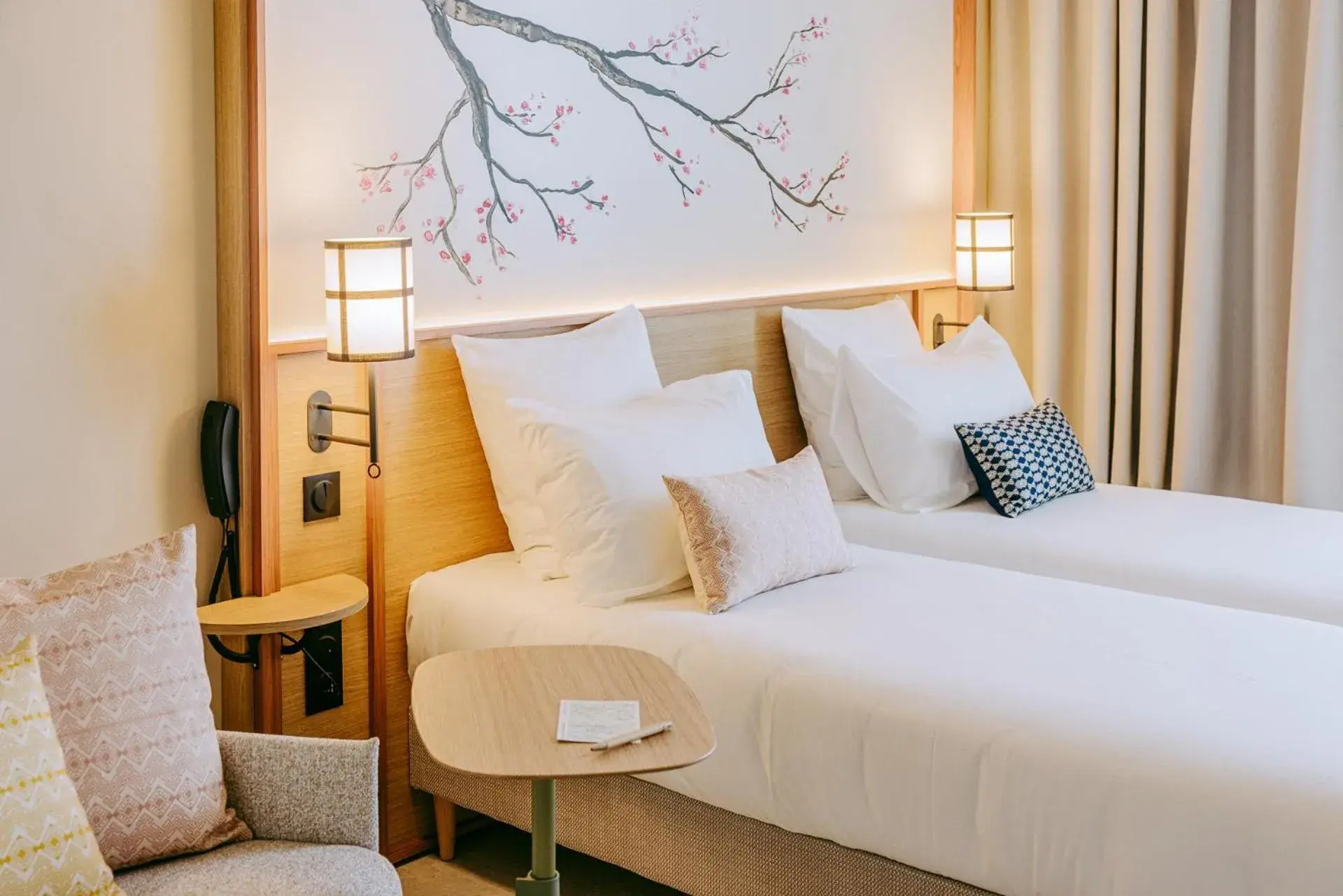 Superior Double Room in Sangha Toulouse Superior Double Room in Sangha Toulouse