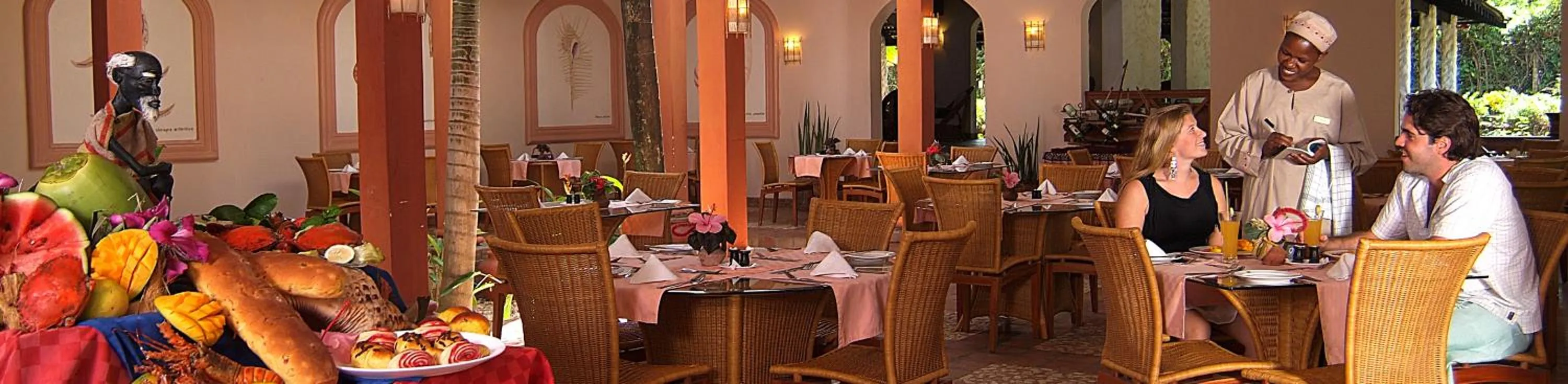 Restaurant/places to eat in Pinewood Beach Resort and Spa
