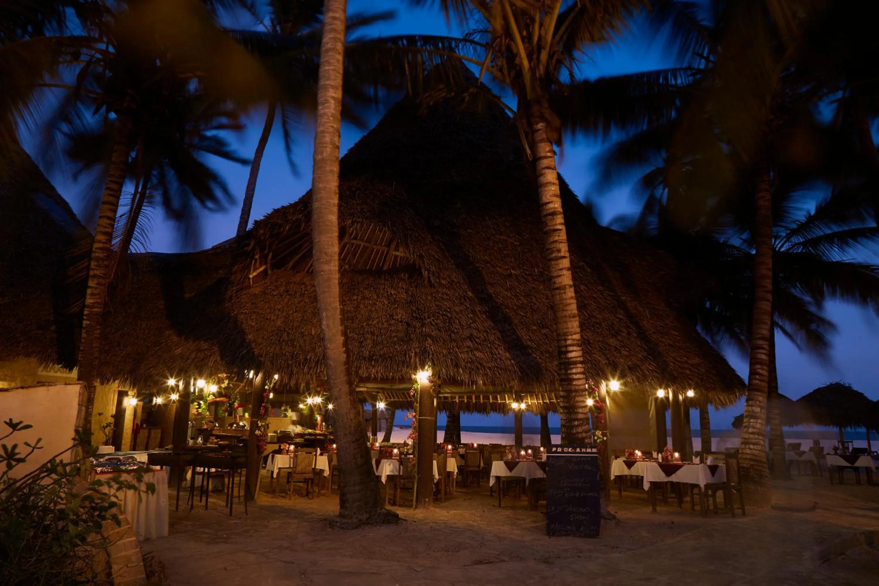 Restaurant/places to eat in Pinewood Beach Resort and Spa