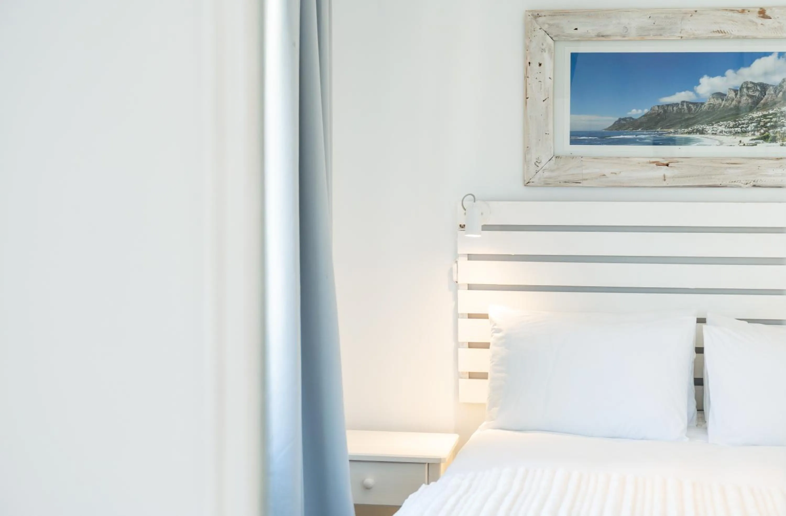  Double Room with Mountain View - Upstairs in Finchley Guesthouse in Camps Bay