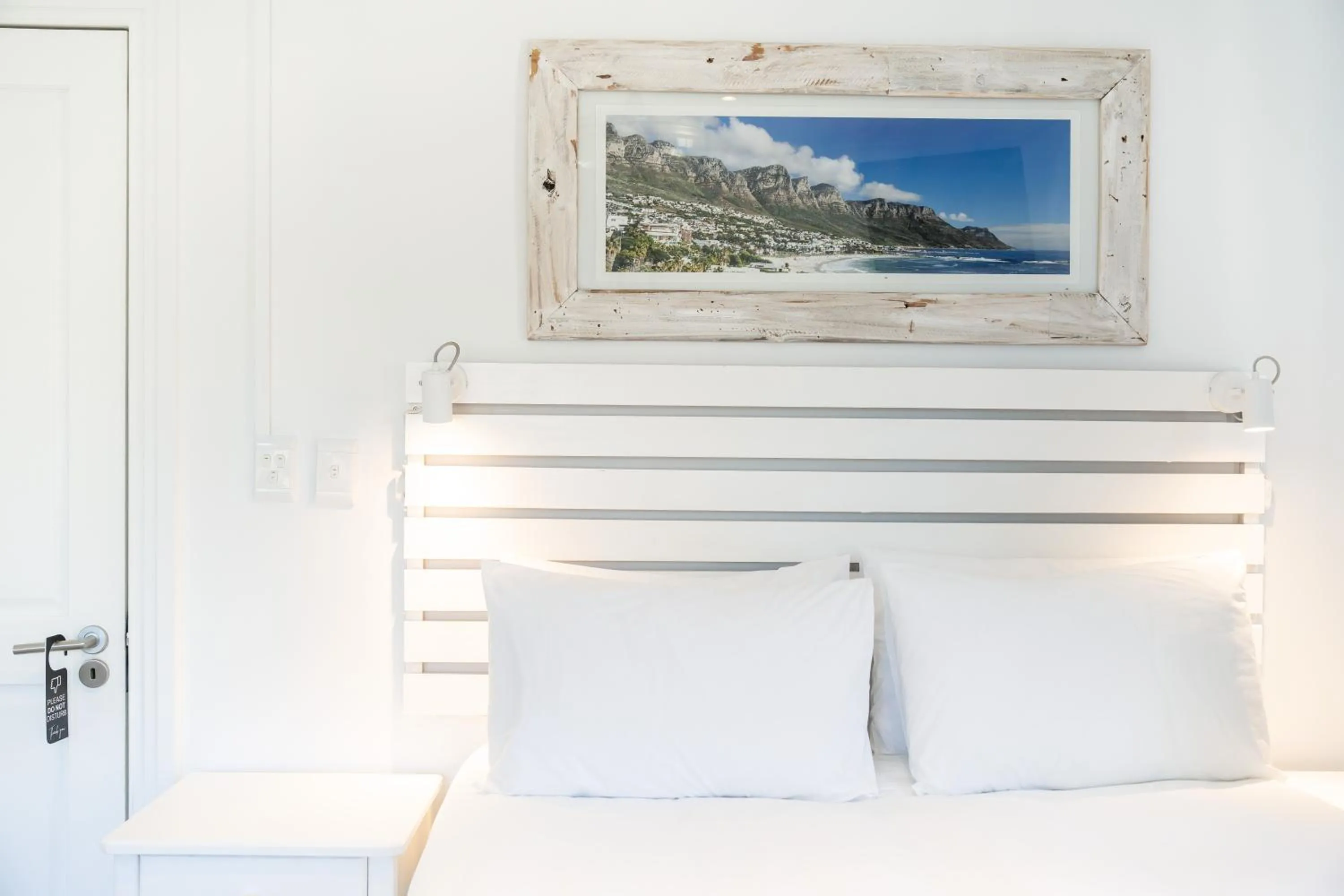  Double Room with Mountain View - Upstairs in Finchley Guesthouse in Camps Bay