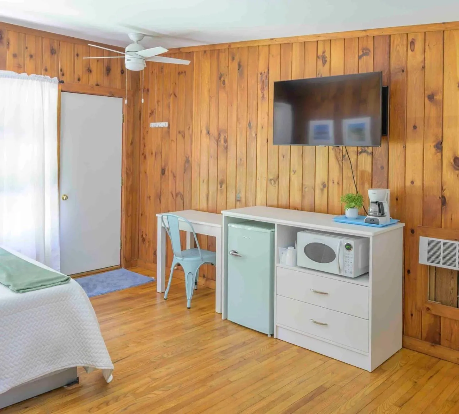 microwave, Bed in Dune Climb Inn