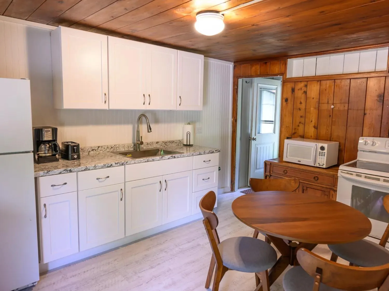 Kitchen or kitchenette in Dune Climb Inn