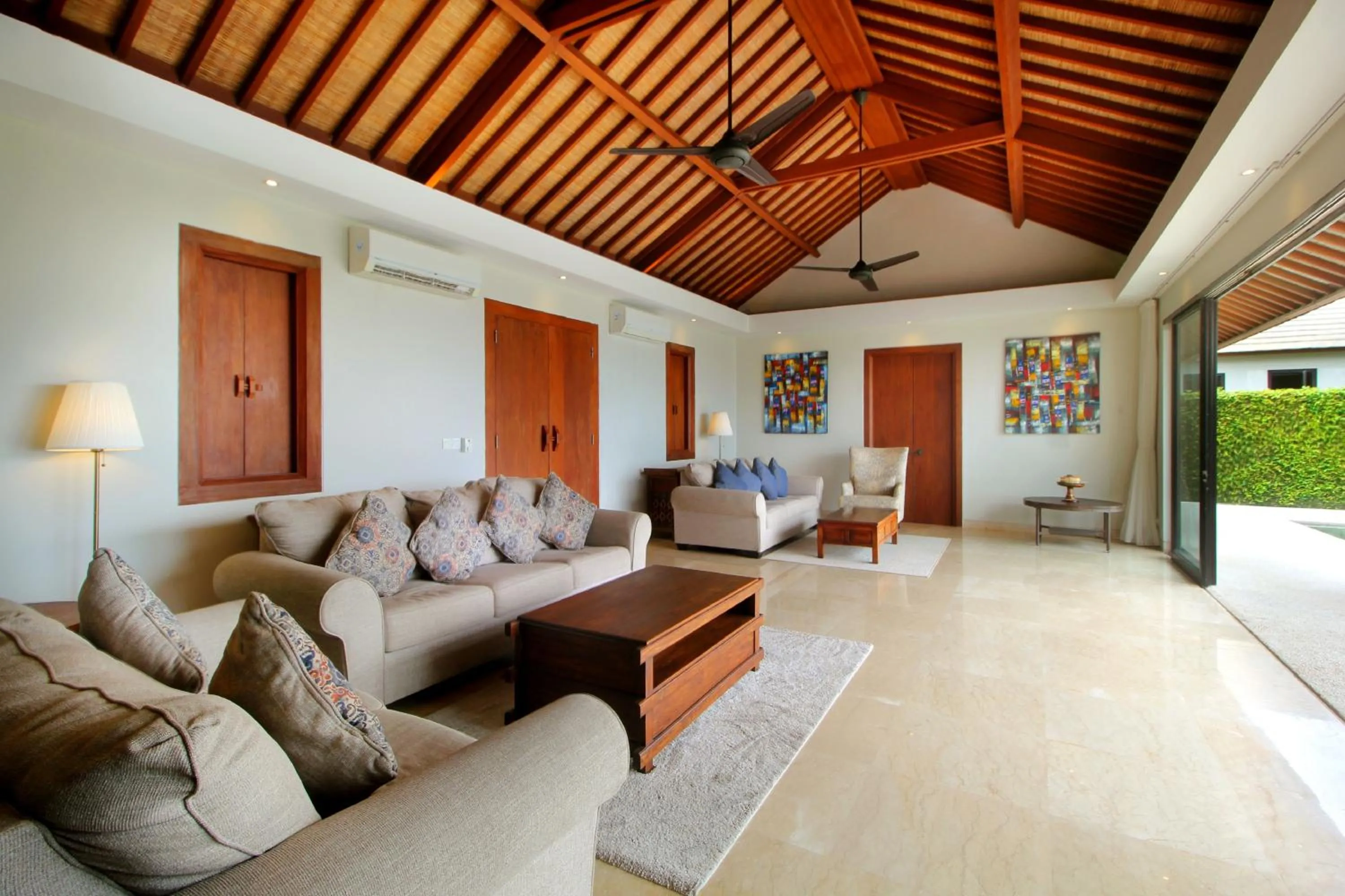 Trisha Cliff Villa Karang Tinggi