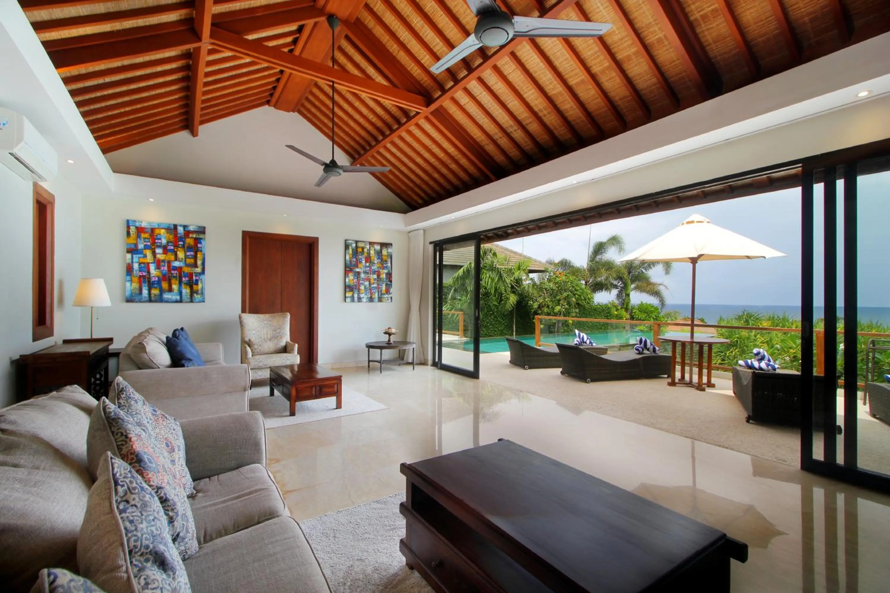 Trisha Cliff Villa Karang Tinggi