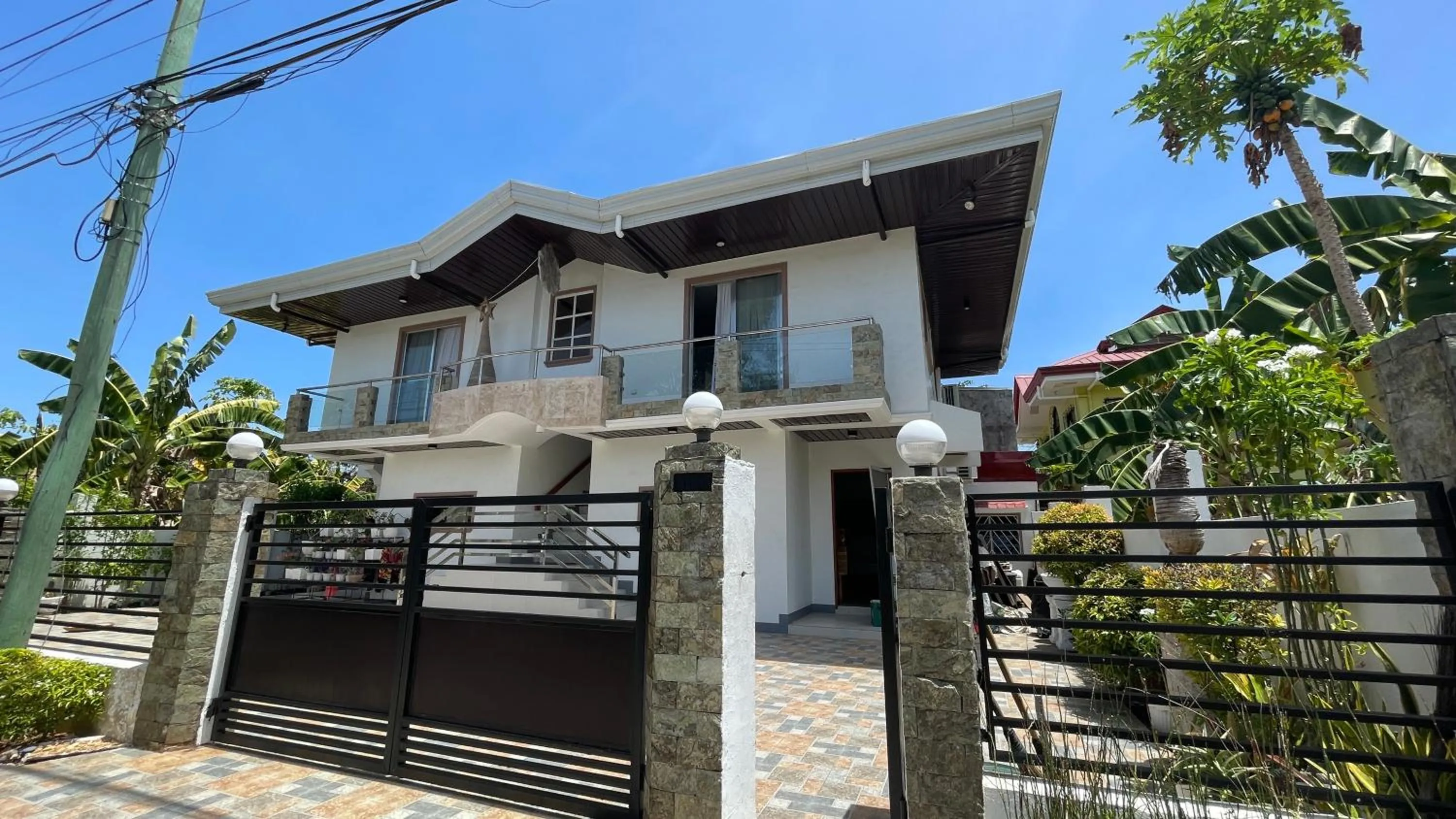 Sonrisa - Golden Meadows by Hiverooms