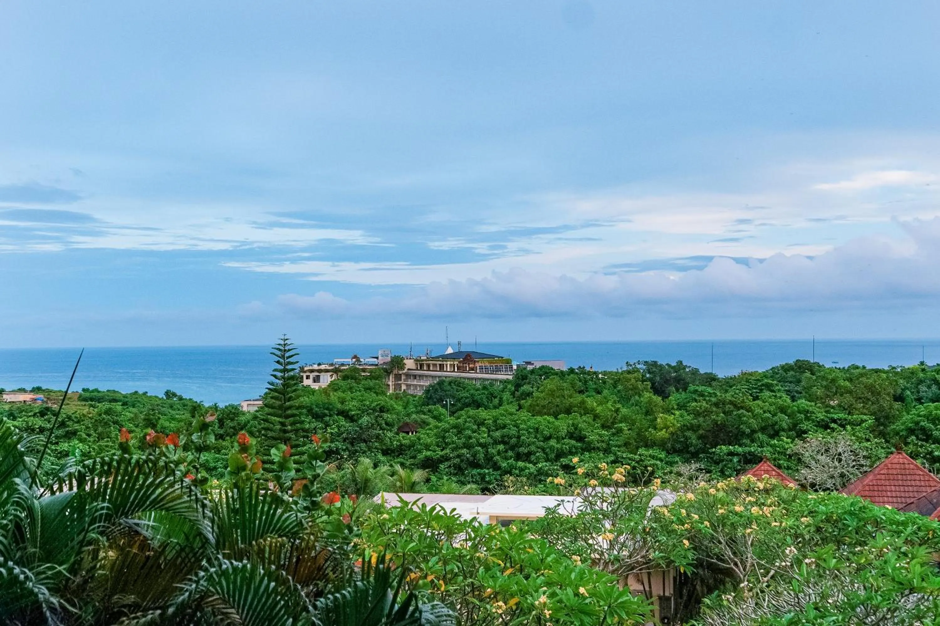 Garden in New Kuta Hotel by LORIN