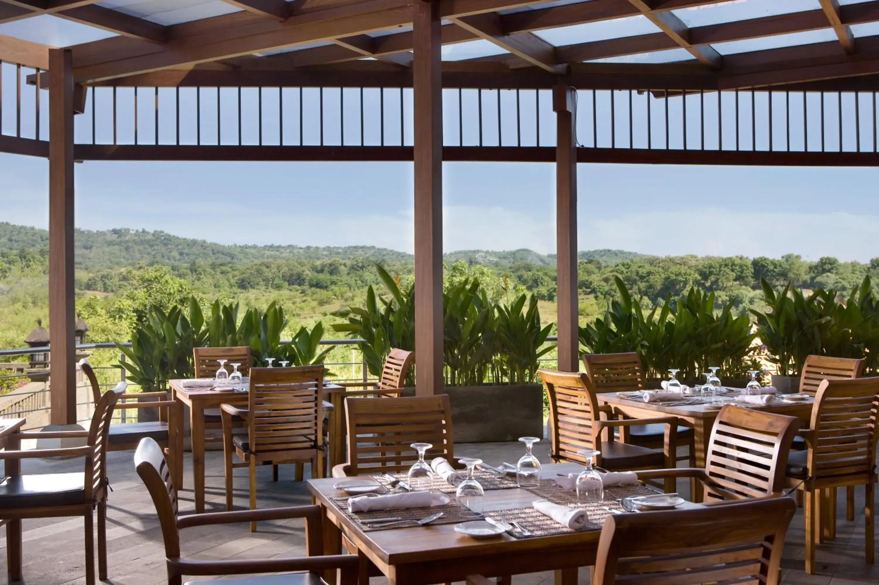 Restaurant/places to eat in New Kuta Hotel by LORIN Restaurant/places to eat in New Kuta Hotel by LORIN