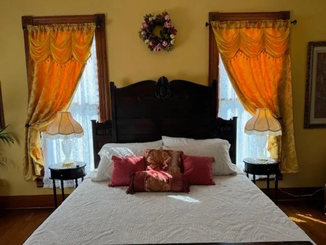 Bedroom, Bed in Woodbine Inn and Restaurant