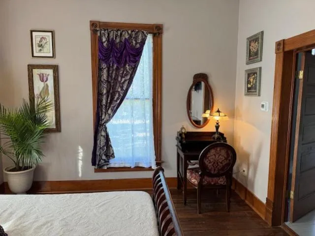 Bedroom, Bed in Woodbine Inn and Restaurant