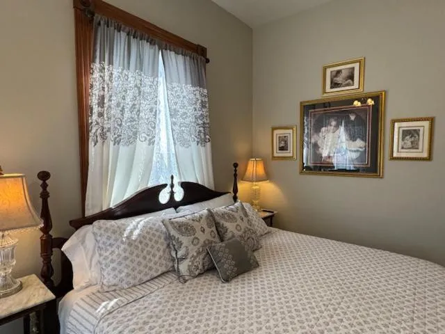 Bedroom, Bed in Woodbine Inn and Restaurant