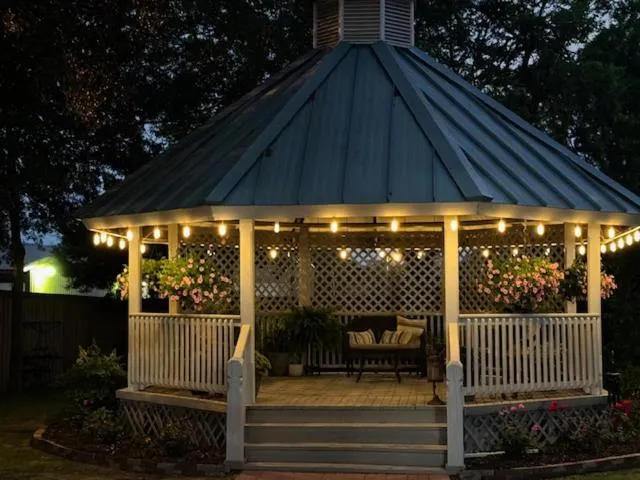 Garden in Woodbine Inn and Restaurant