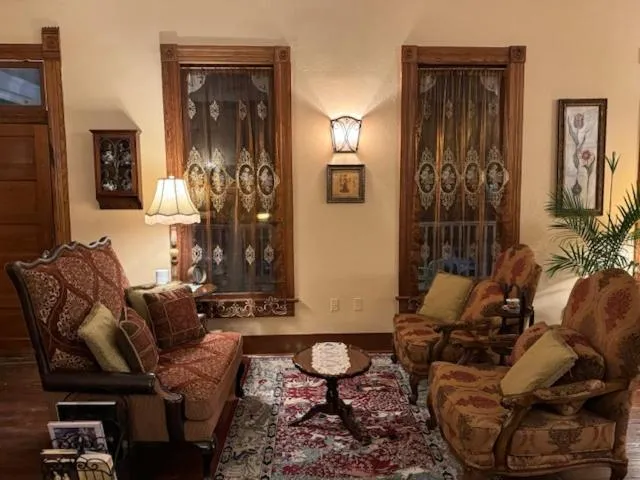 Living room in Woodbine Inn and Restaurant