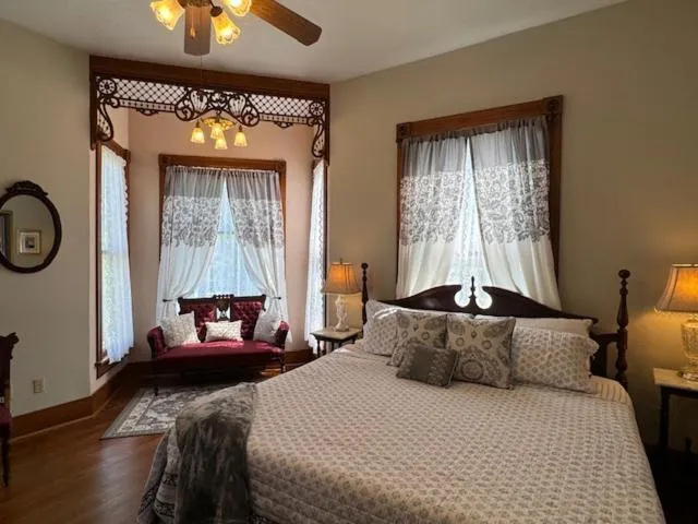 Seating area, Bed in Woodbine Inn and Restaurant